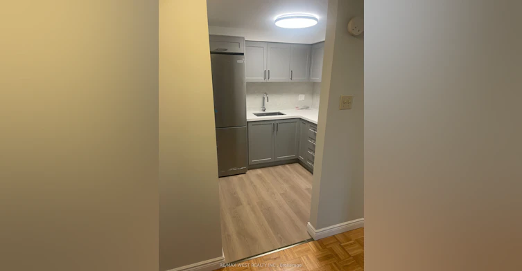 202 Rear-13 Grange Avenue, Toronto, ON, M5T 1C6 - 9