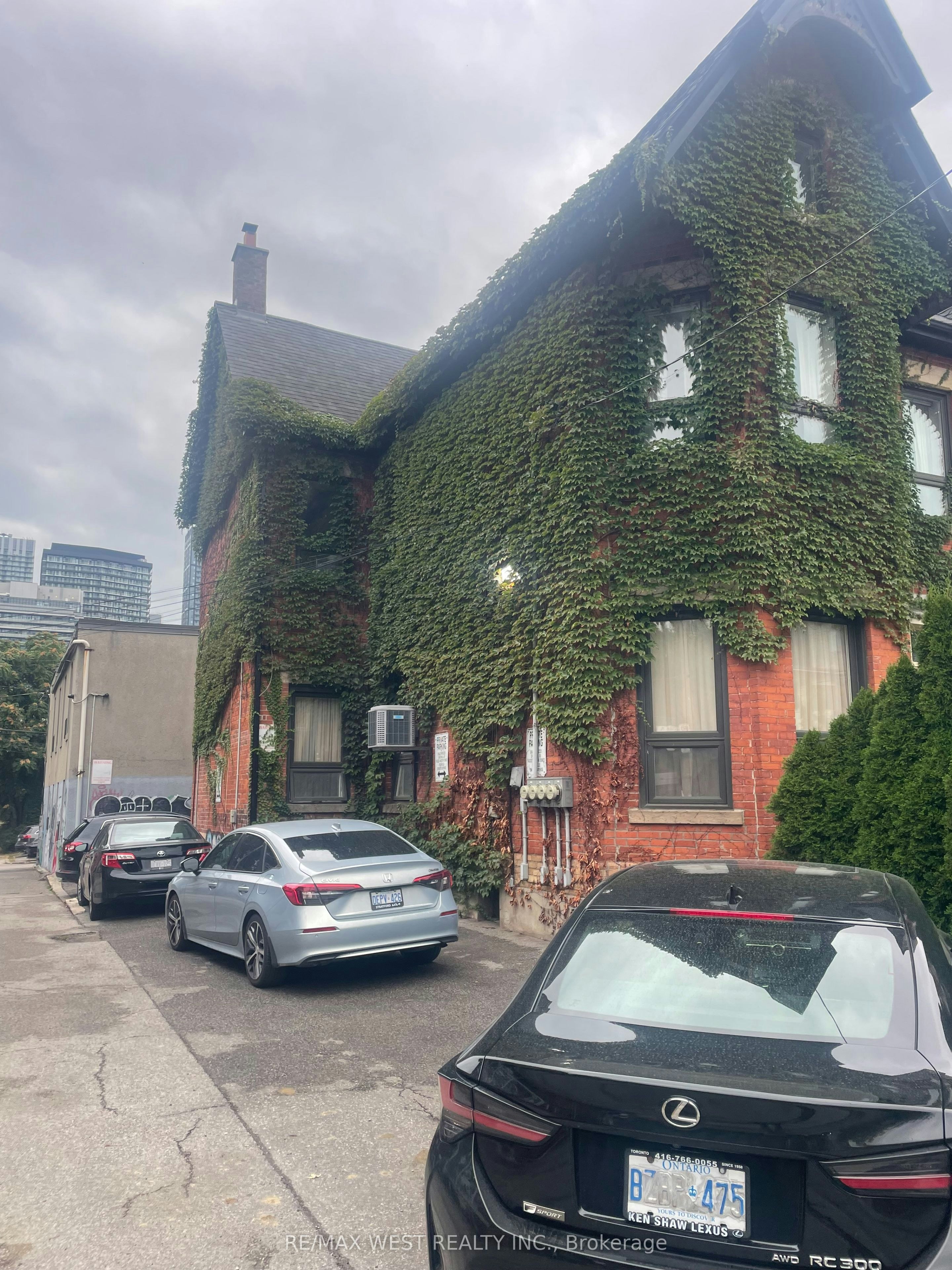 202 Rear-13 Grange Avenue, Toronto, ON, M5T 1C6 - 2