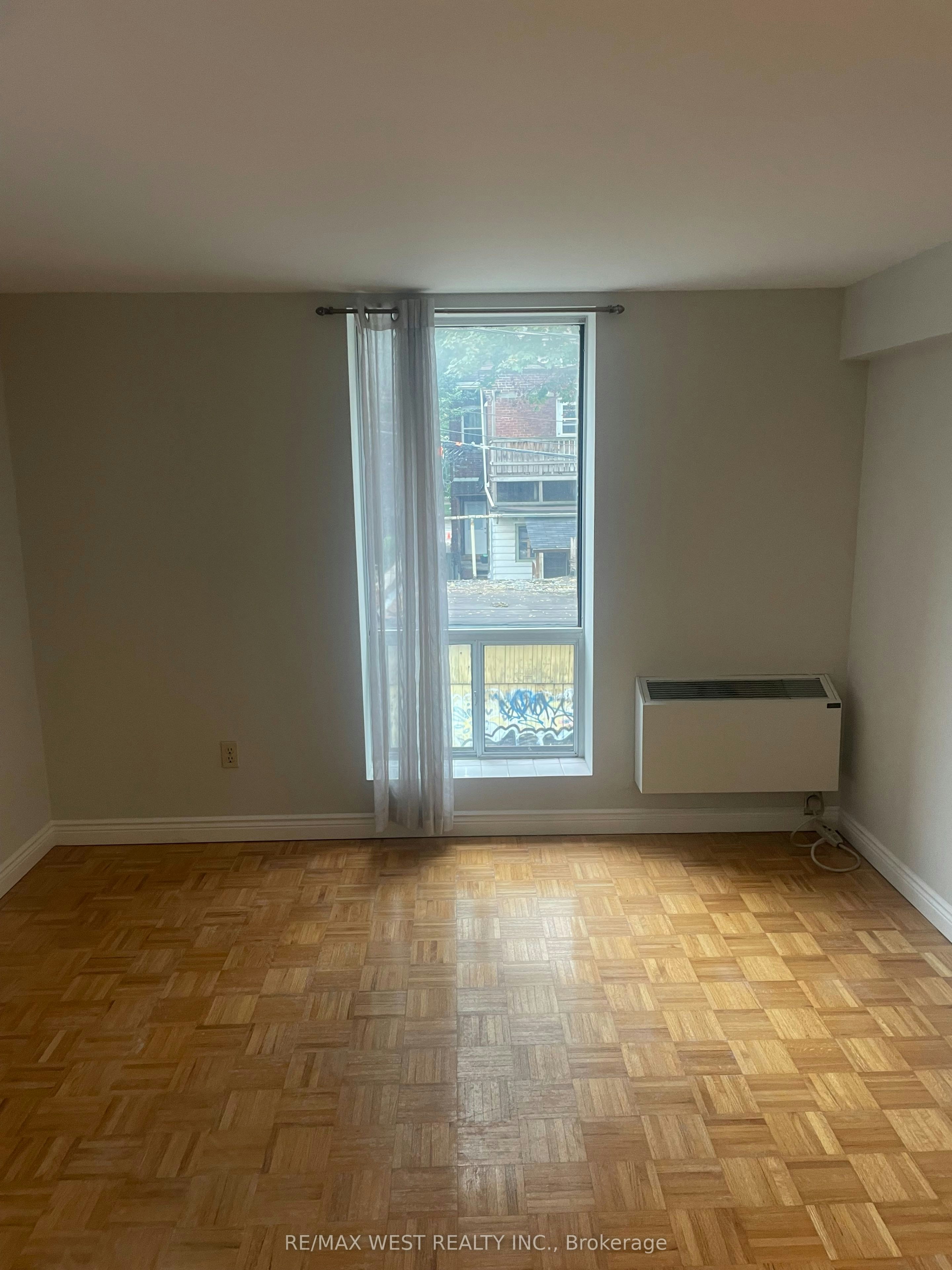 202 Rear-13 Grange Avenue, Toronto, ON, M5T 1C6 - 5