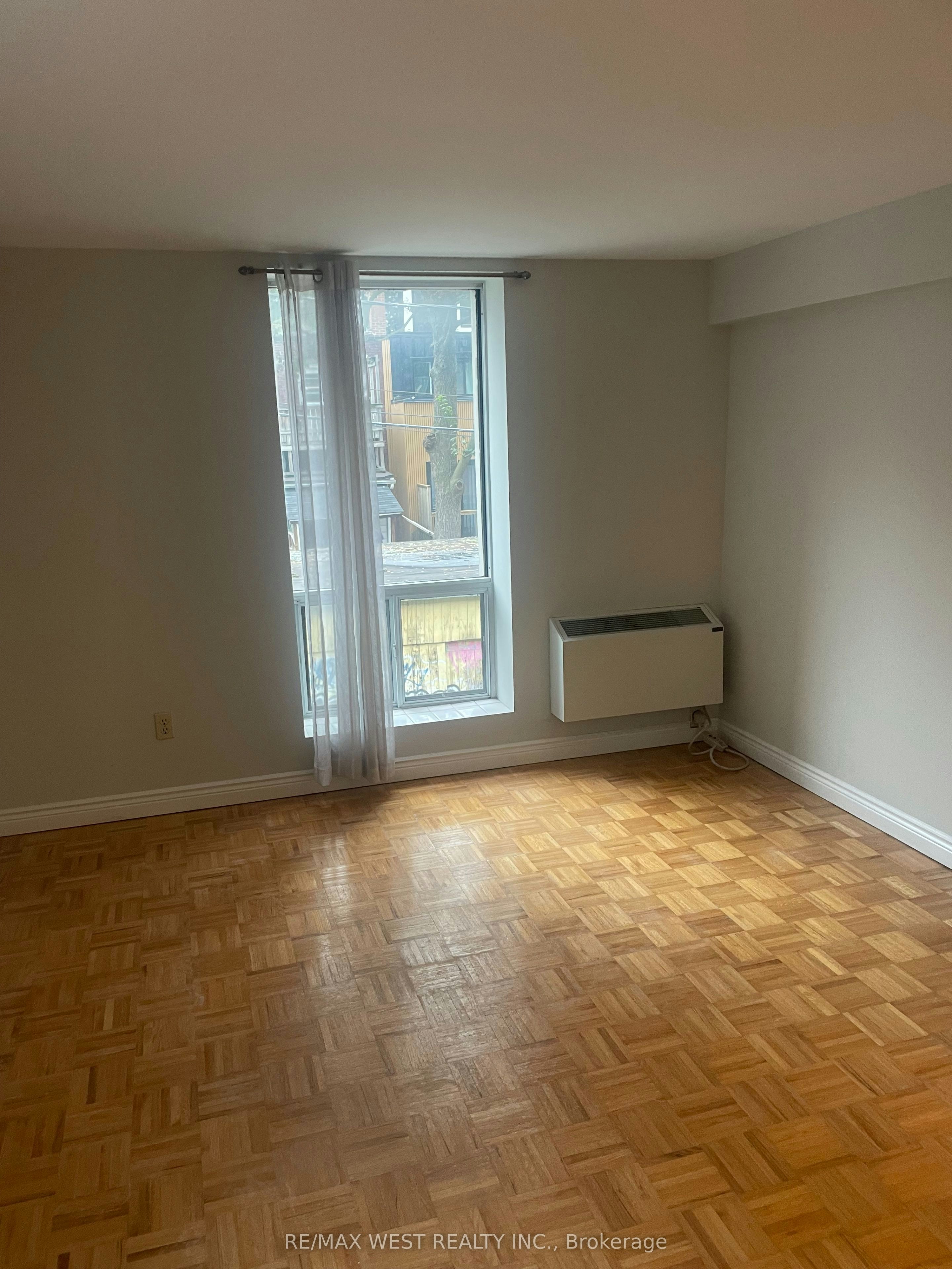 202 Rear-13 Grange Avenue, Toronto, ON, M5T 1C6 - 6