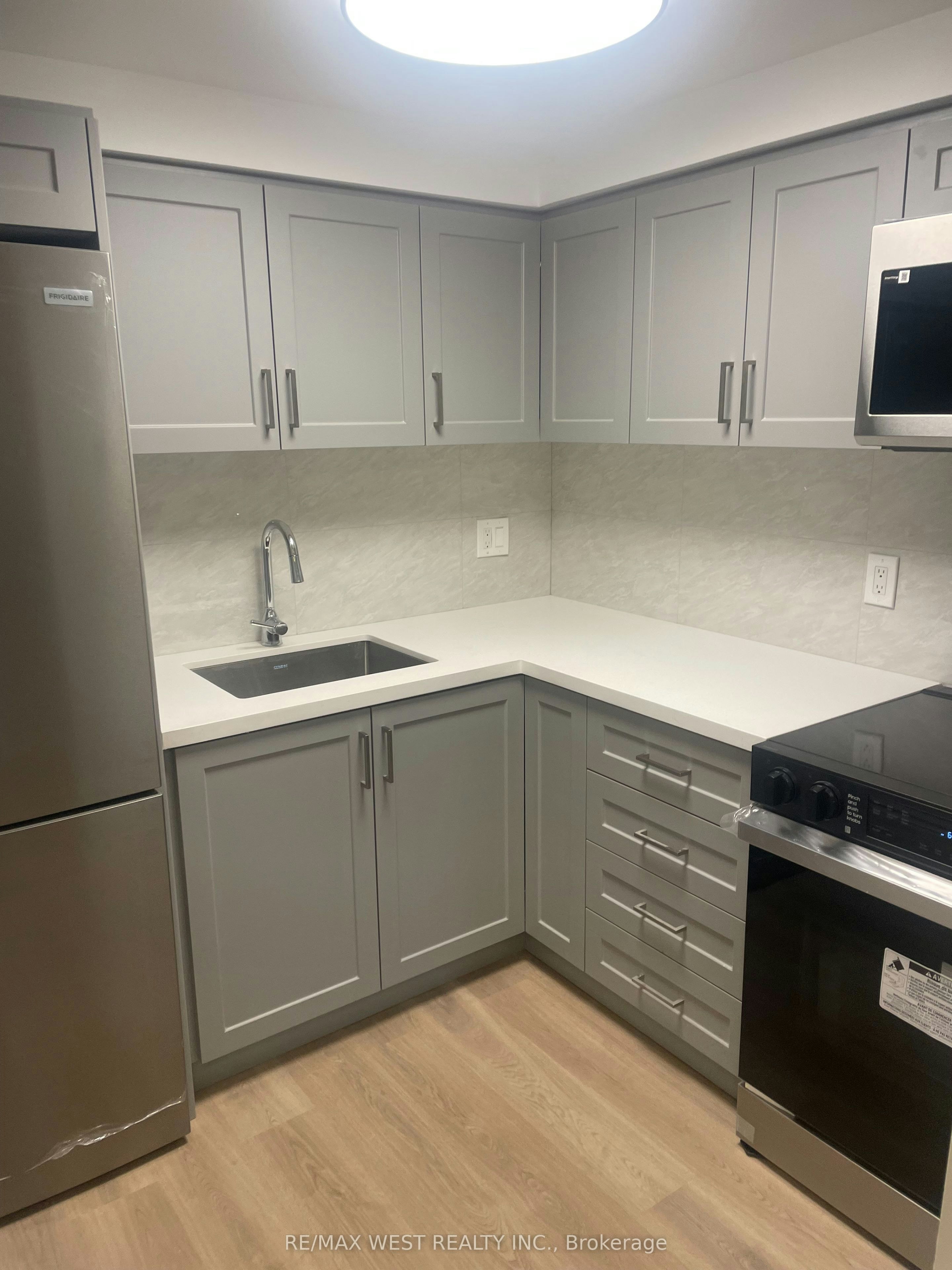 202 Rear-13 Grange Avenue, Toronto, ON, M5T 1C6 - 10