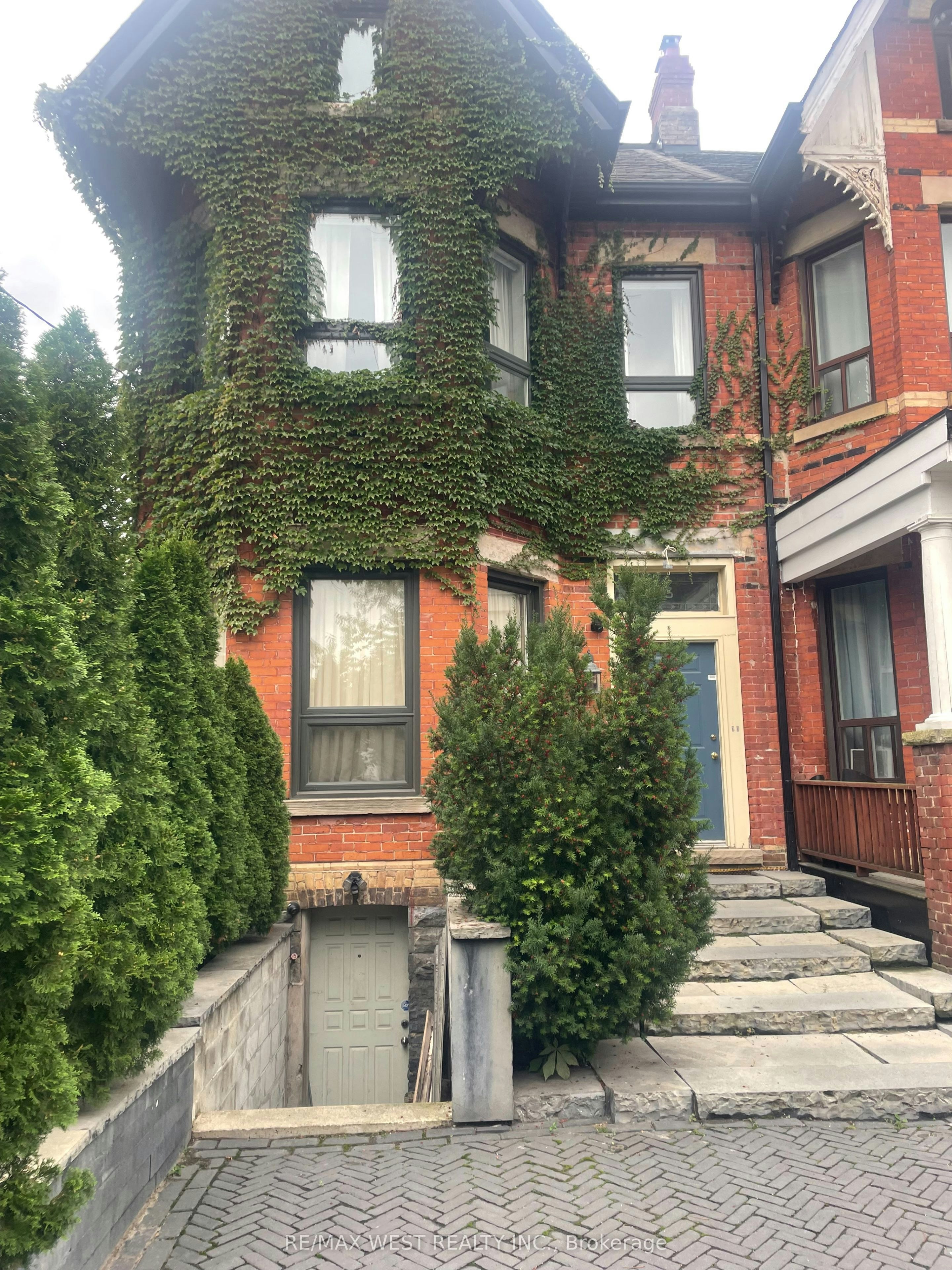 202 Rear-13 Grange Avenue, Toronto, ON, M5T 1C6