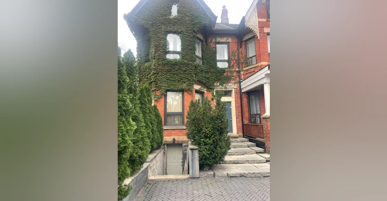 202 Rear-13 Grange Avenue, Toronto, ON, M5T 1C6