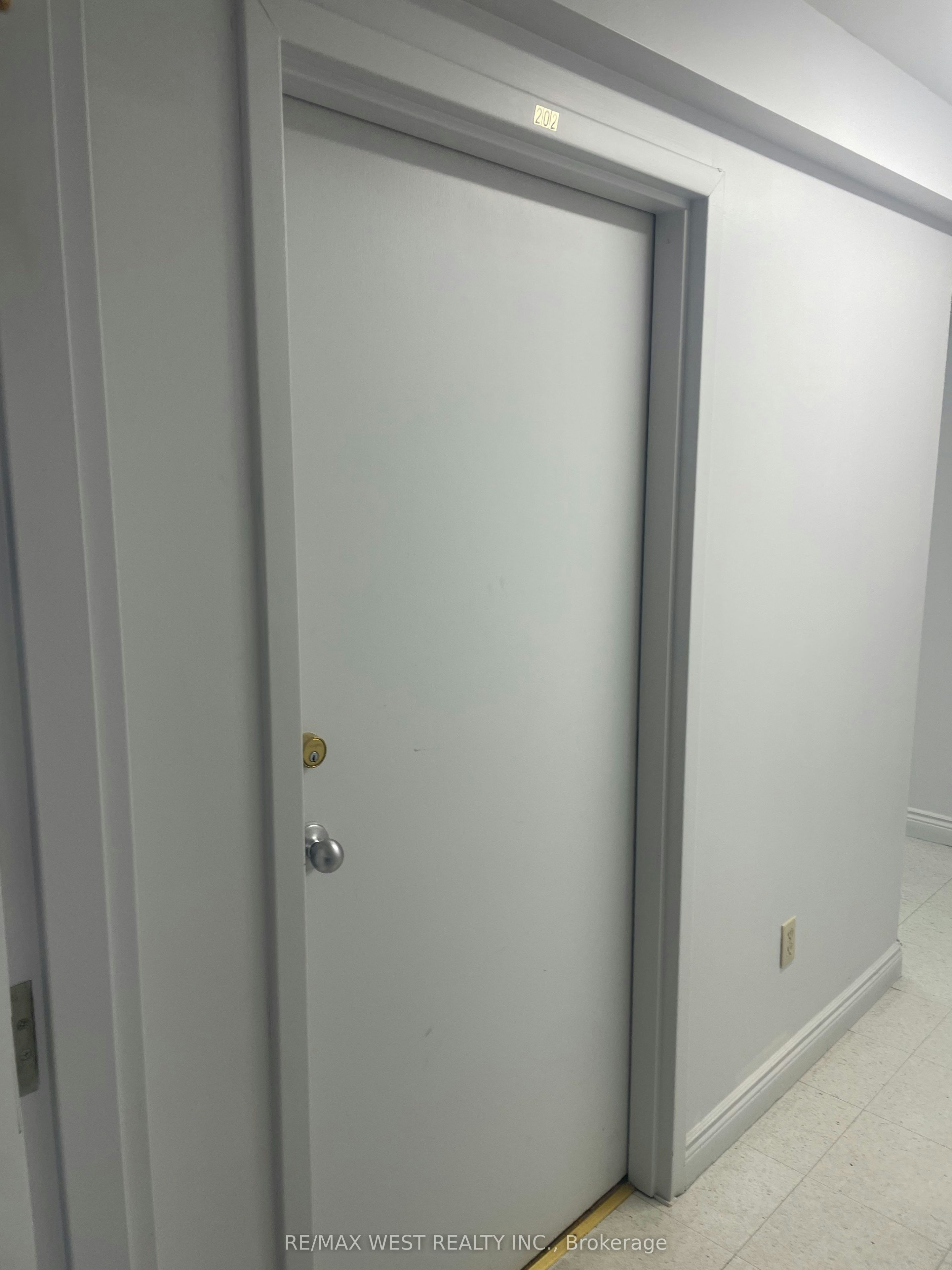 202 Rear-13 Grange Avenue, Toronto, ON, M5T 1C6 - 4