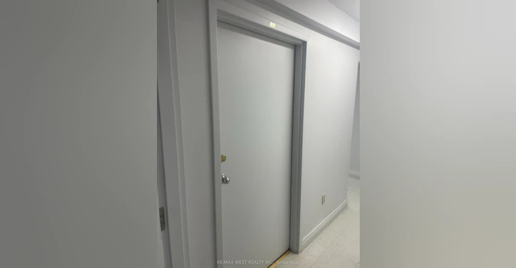 202 Rear-13 Grange Avenue, Toronto, ON, M5T 1C6 - 4