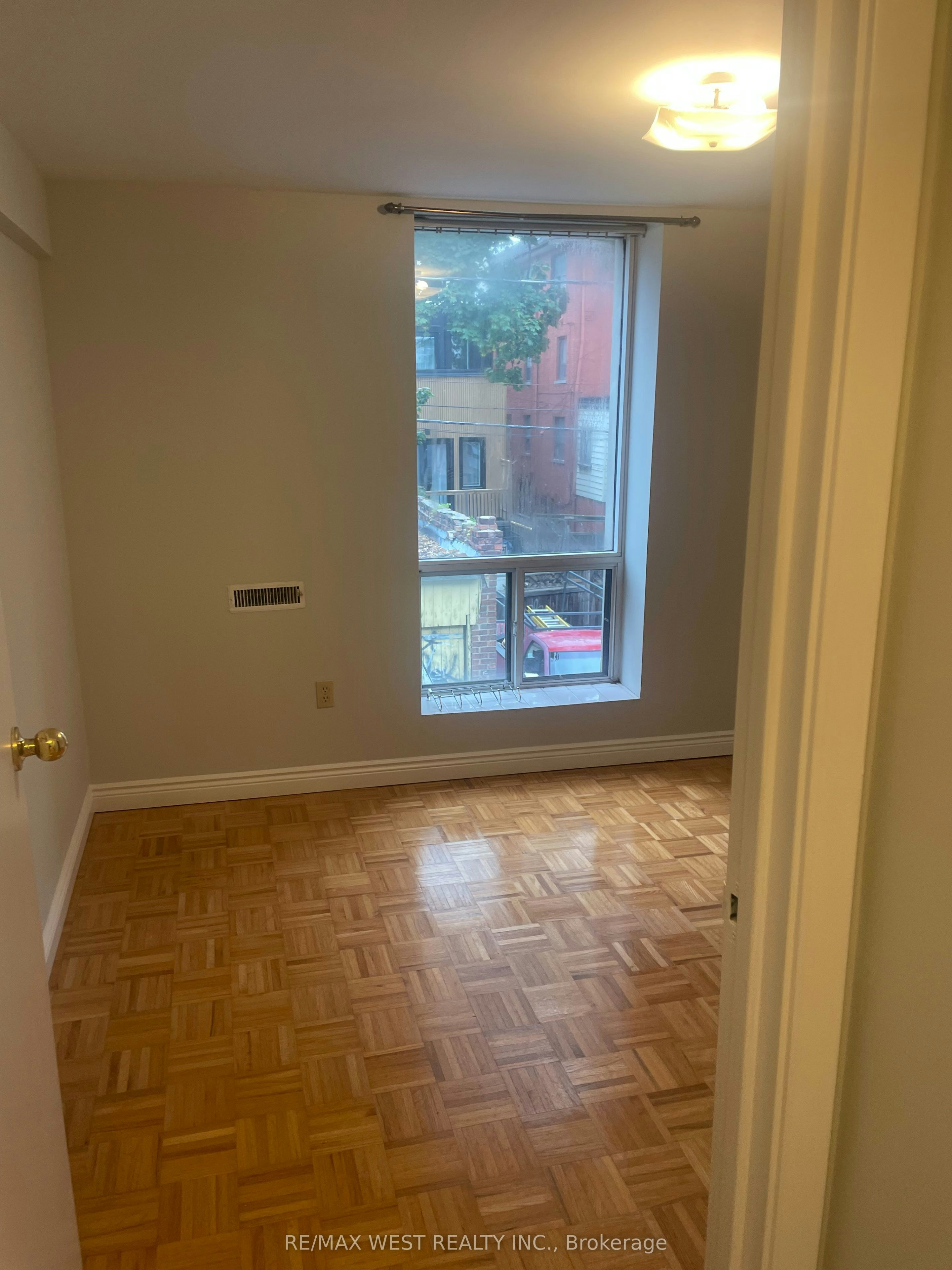 202 Rear-13 Grange Avenue, Toronto, ON, M5T 1C6 - 14