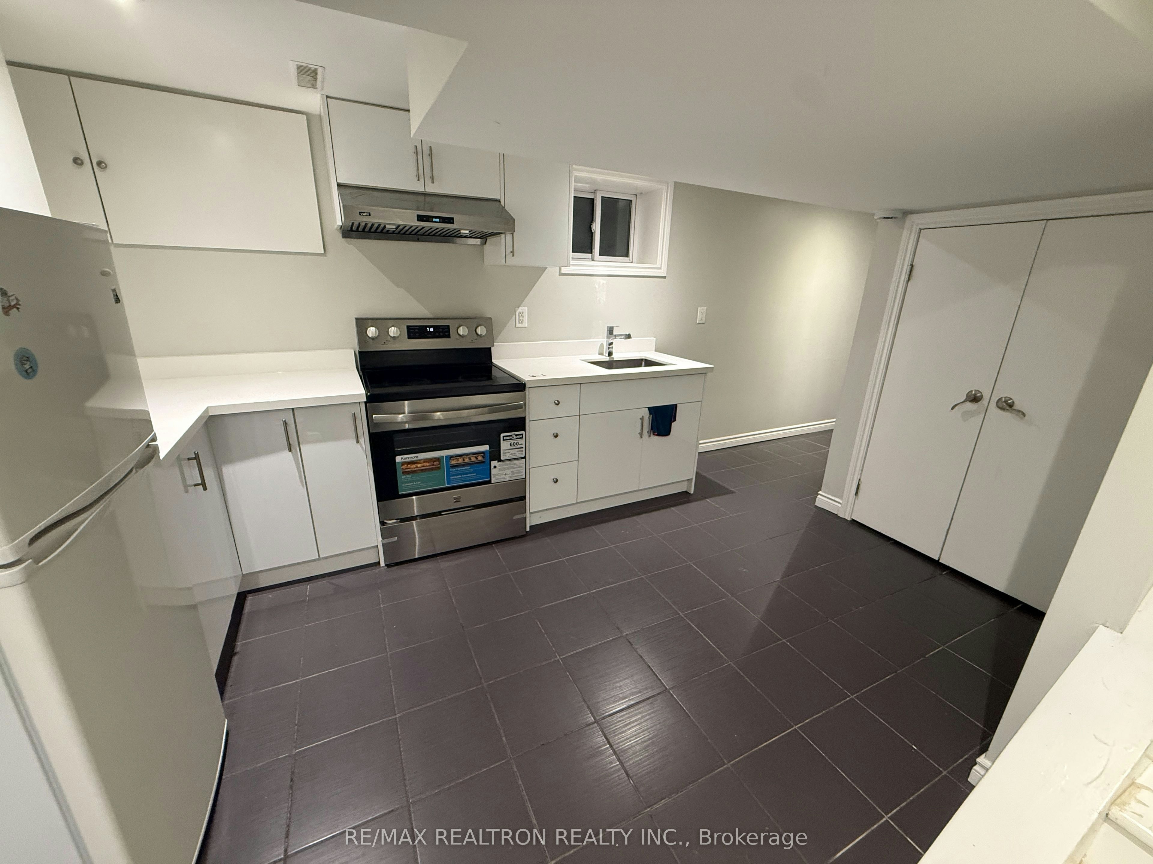 Bsmt-401 Crawford Street, Toronto, ON, M6J 2W1 - 2