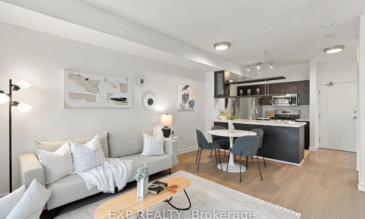 301-9 Spadina Avenue