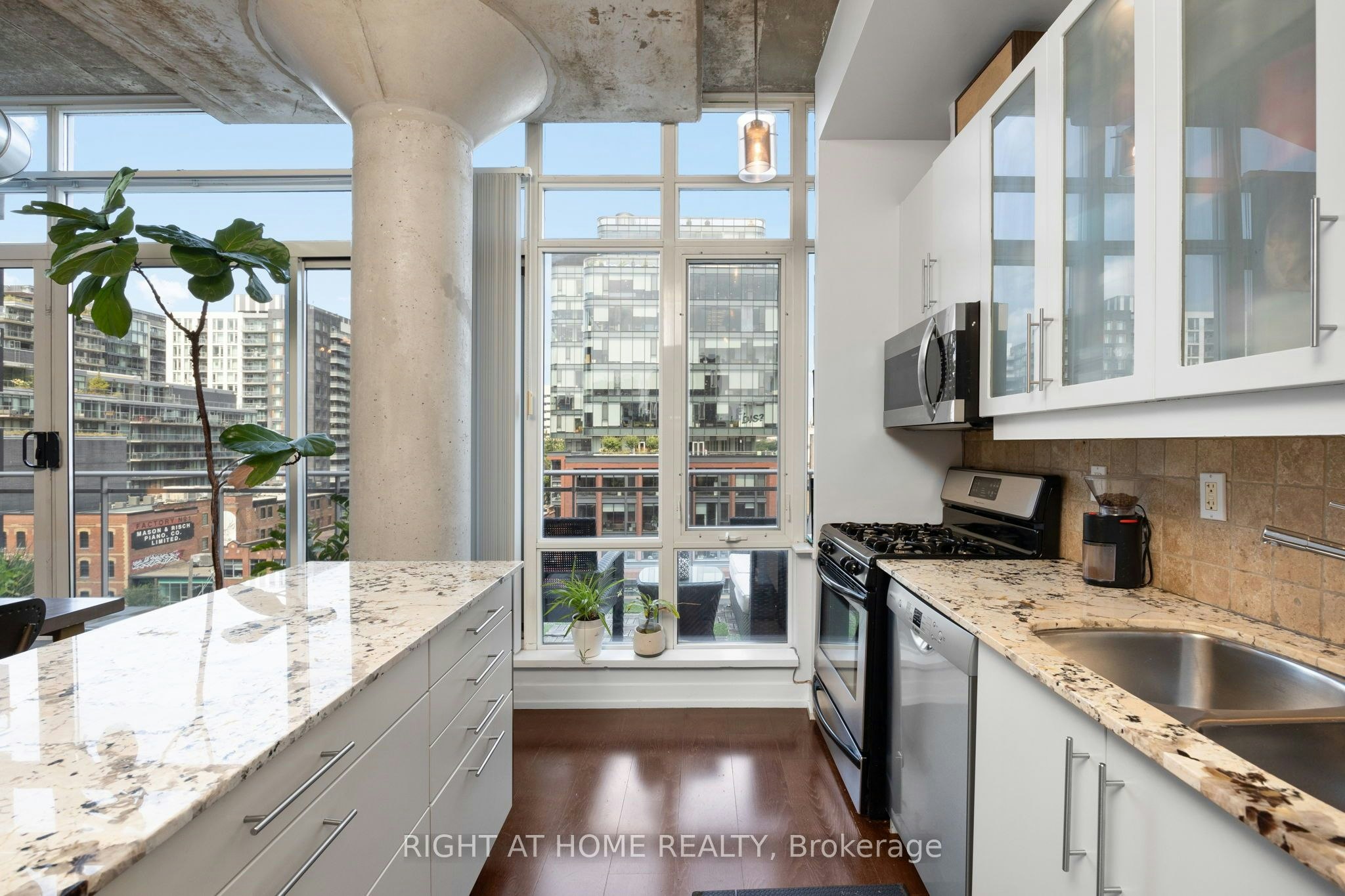 PH 805-66 Portland Street, Toronto, ON, M5V 2M6 - 13
