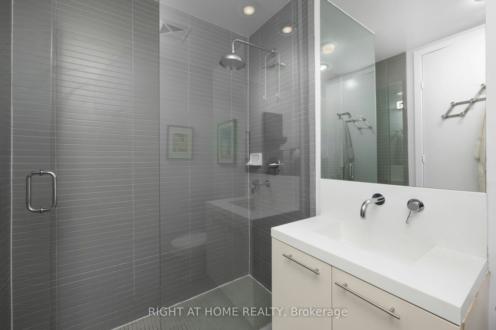 PH 805-66 Portland Street, Toronto, ON, M5V 2M6 - 23
