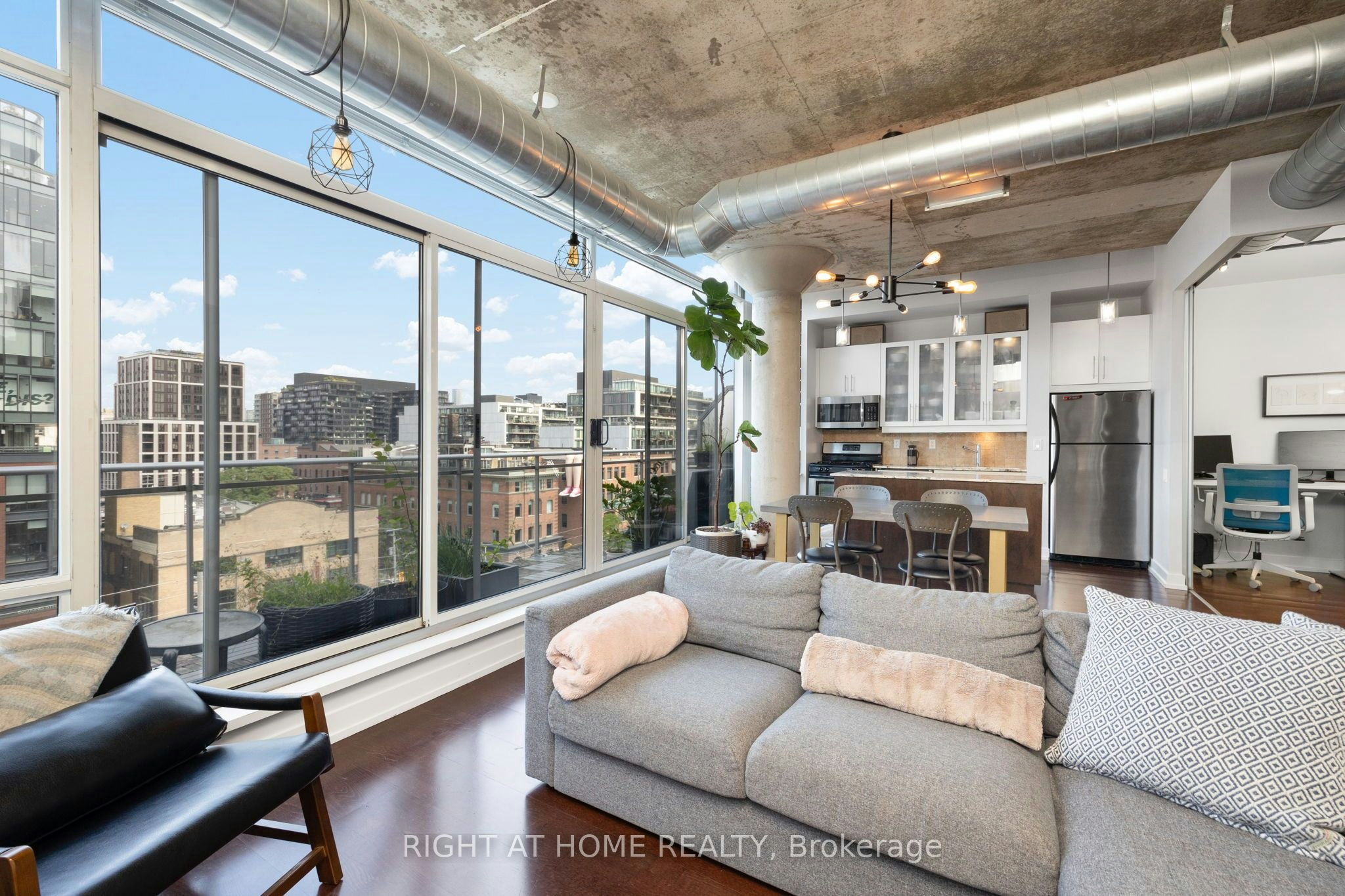 PH 805-66 Portland Street, Toronto, ON, M5V 2M6