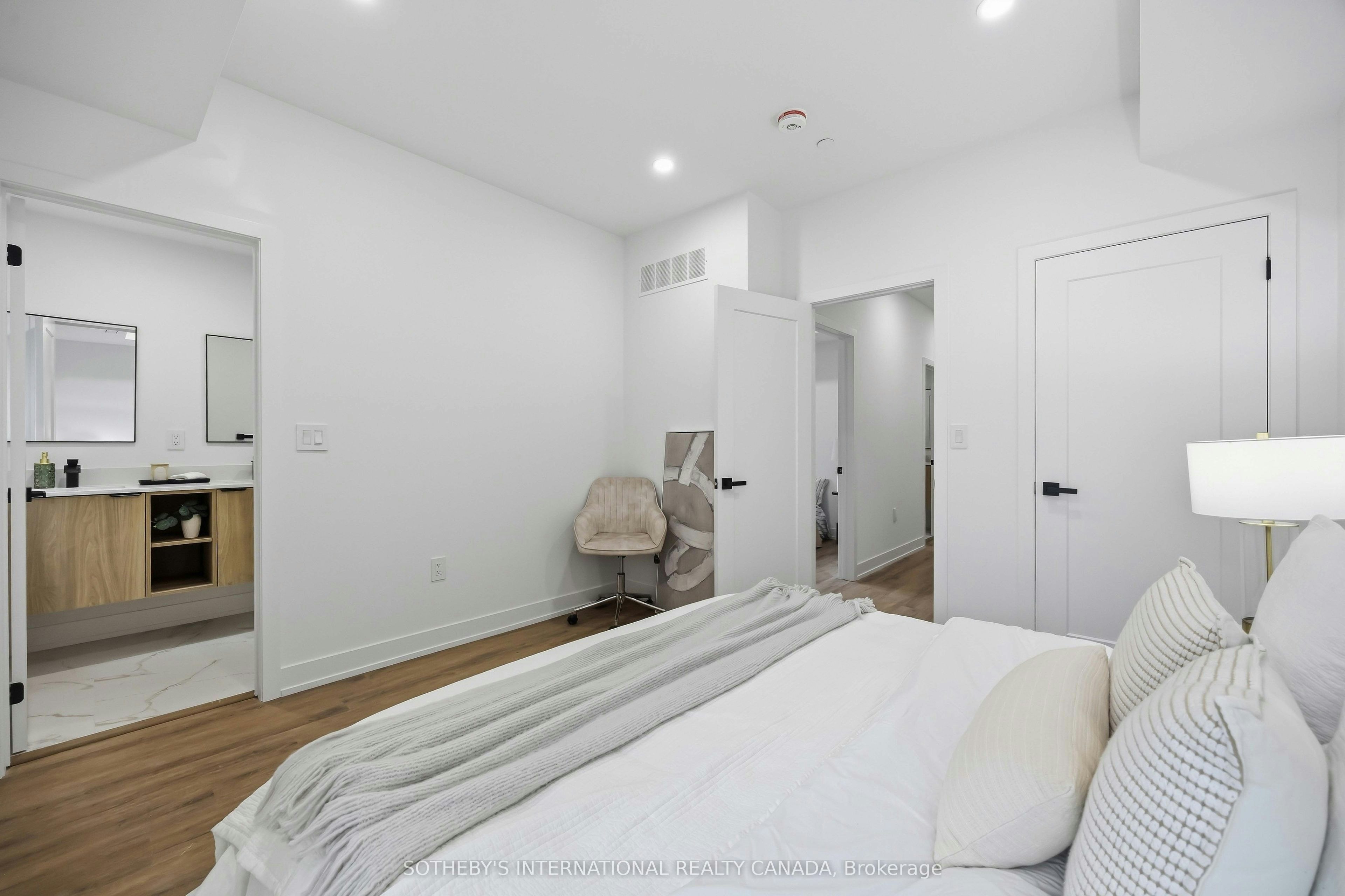 1-207 Connaught Avenue, Toronto, ON, M2M 1H6 - 18