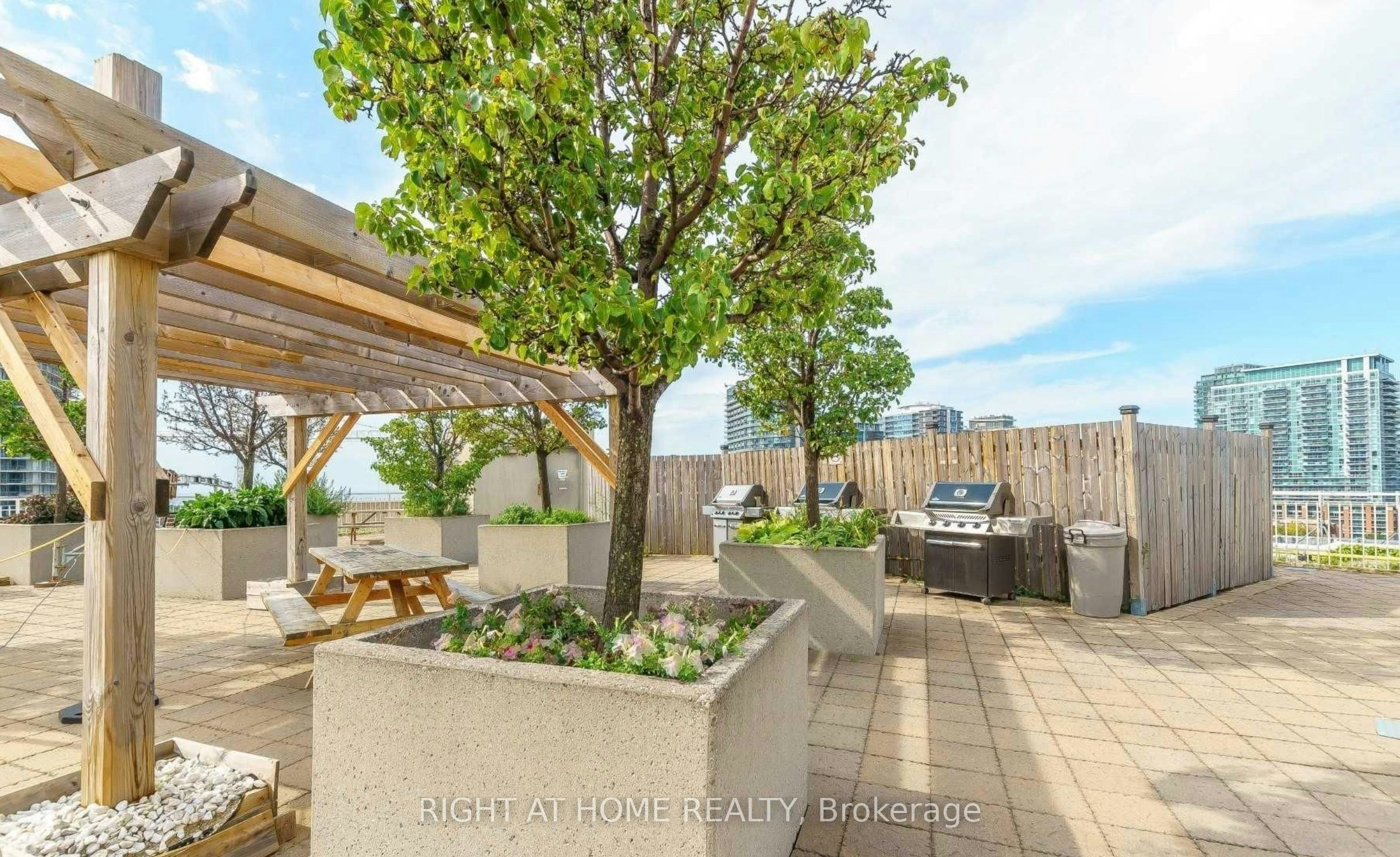 406-18 Stafford Street, Toronto, ON, M5V 3W4 - 32