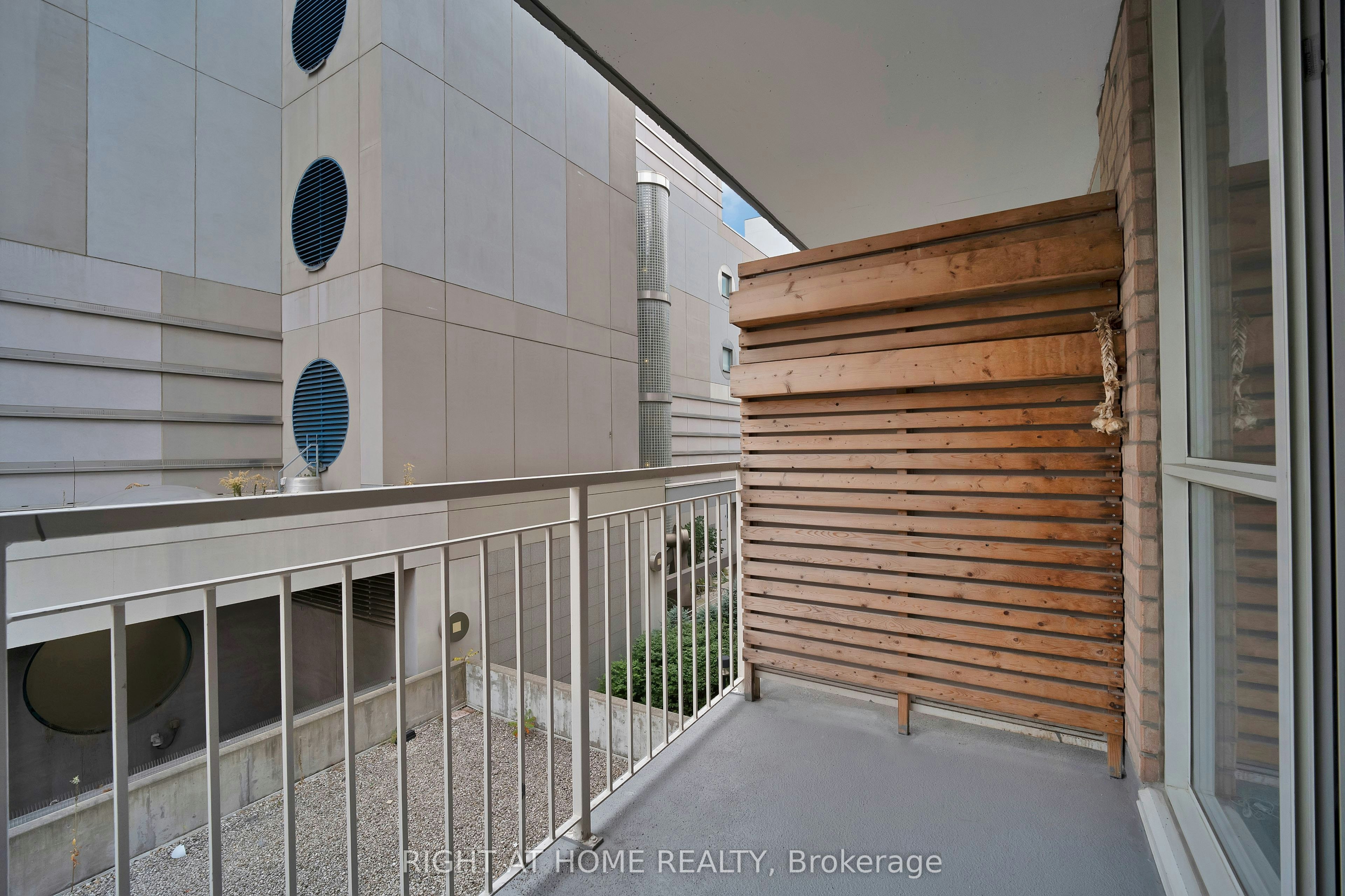 406-18 Stafford Street, Toronto, ON, M5V 3W4 - 24