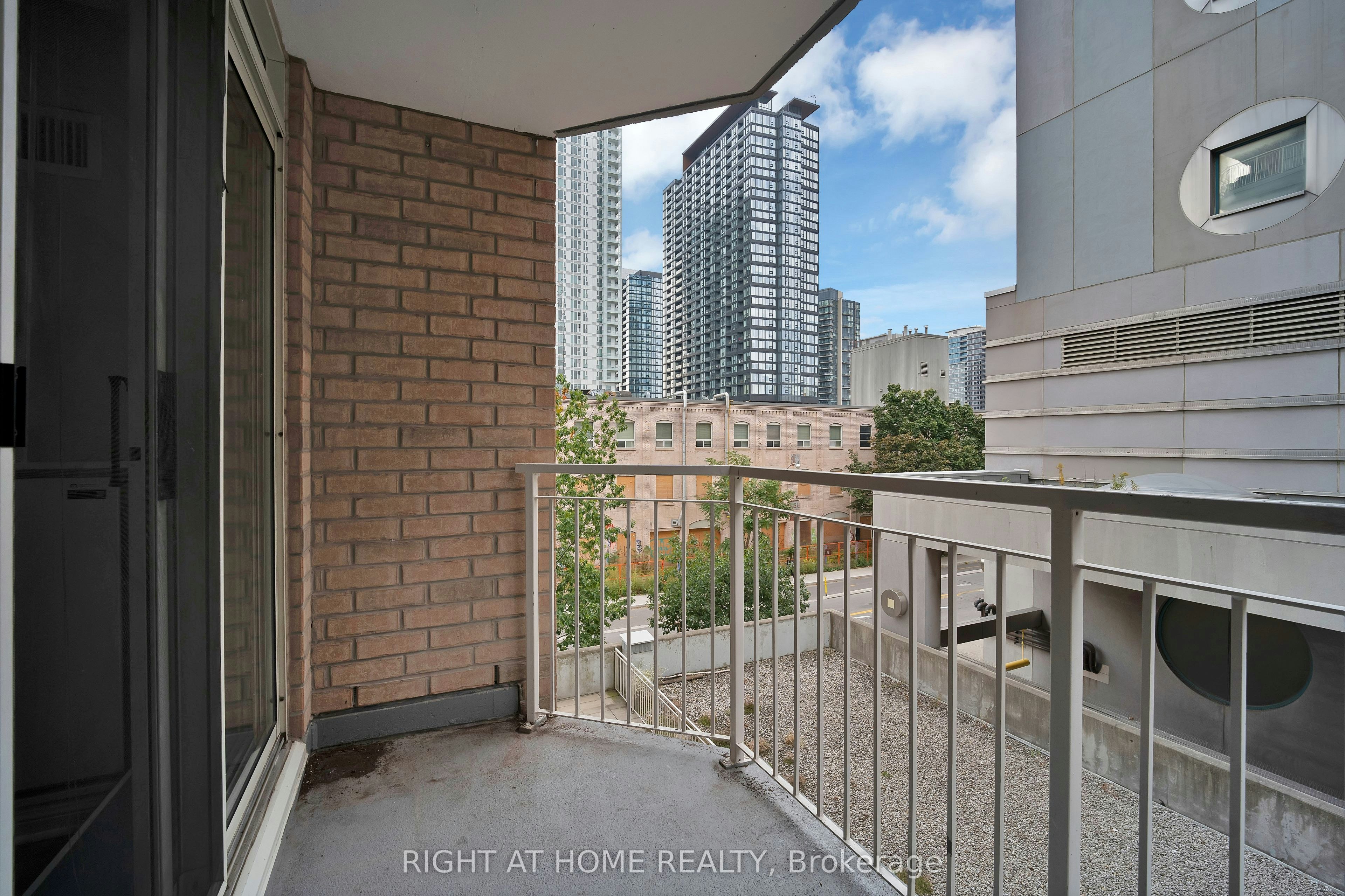 406-18 Stafford Street, Toronto, ON, M5V 3W4 - 23