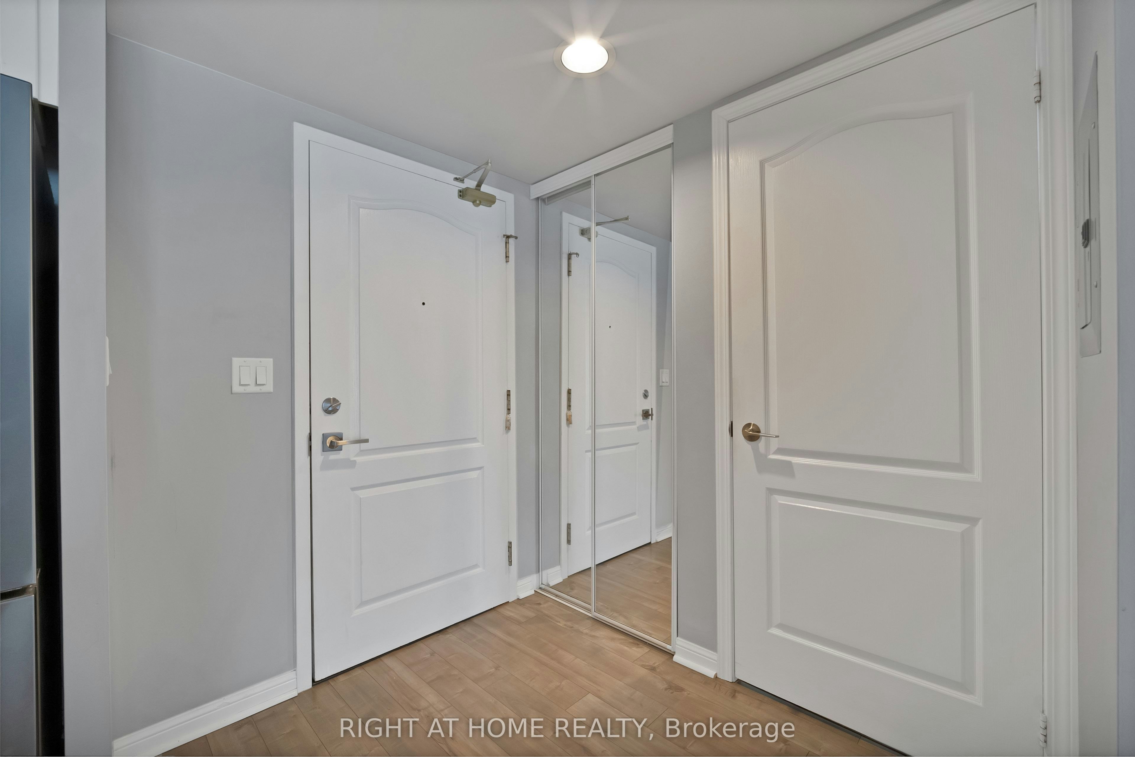 406-18 Stafford Street, Toronto, ON, M5V 3W4 - 21