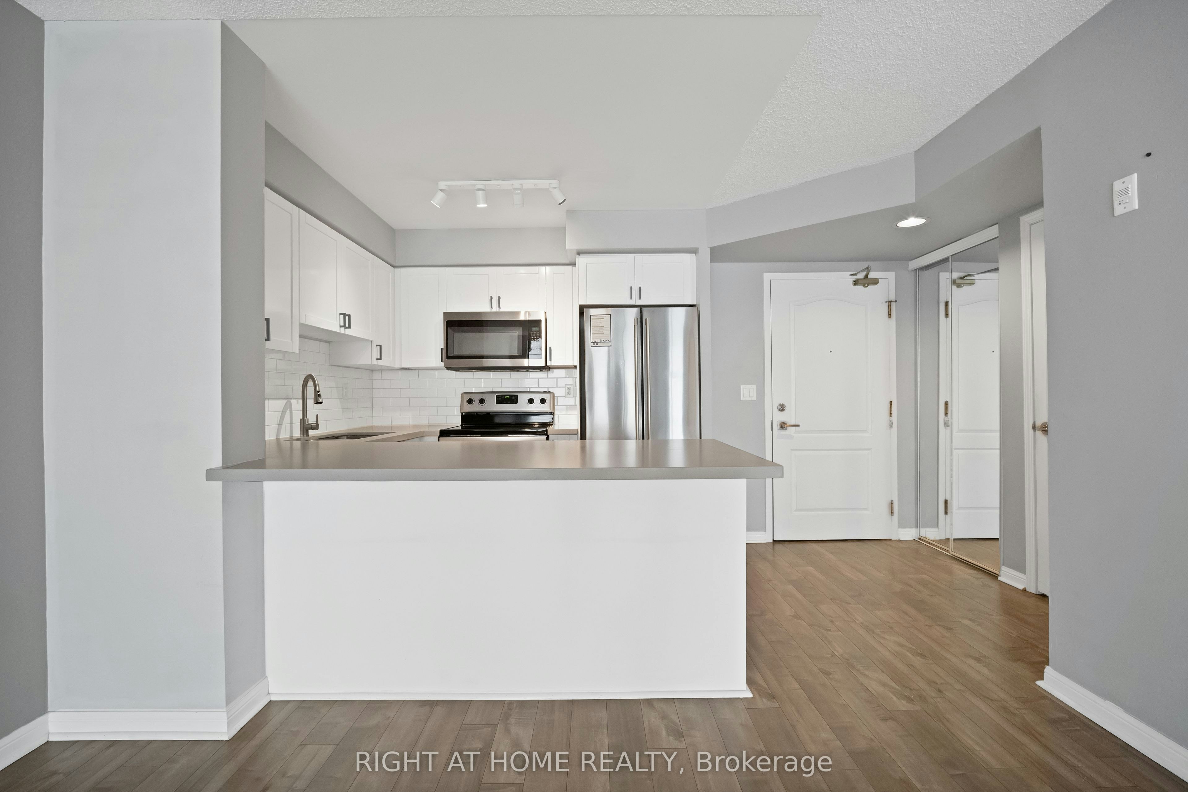 406-18 Stafford Street, Toronto, ON, M5V 3W4 - 5