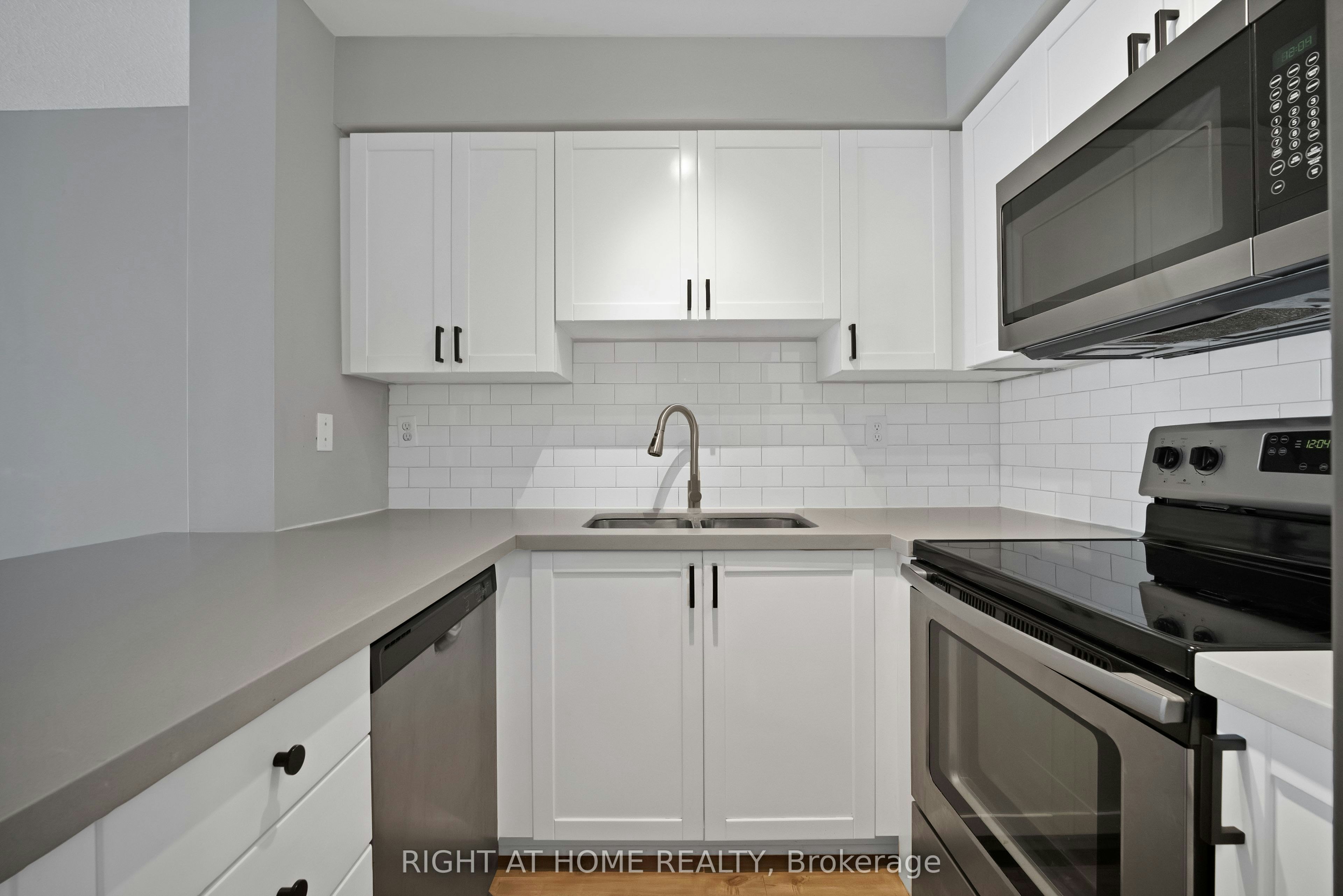 406-18 Stafford Street, Toronto, ON, M5V 3W4 - 3