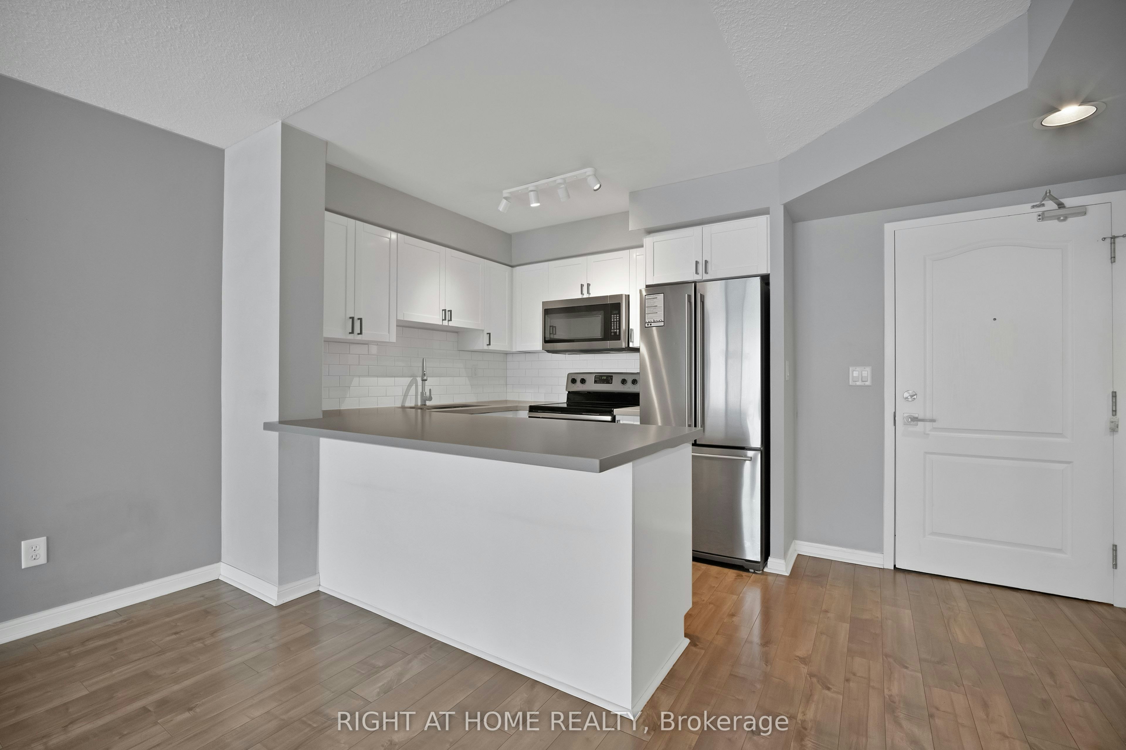 406-18 Stafford Street, Toronto, ON, M5V 3W4 - 19