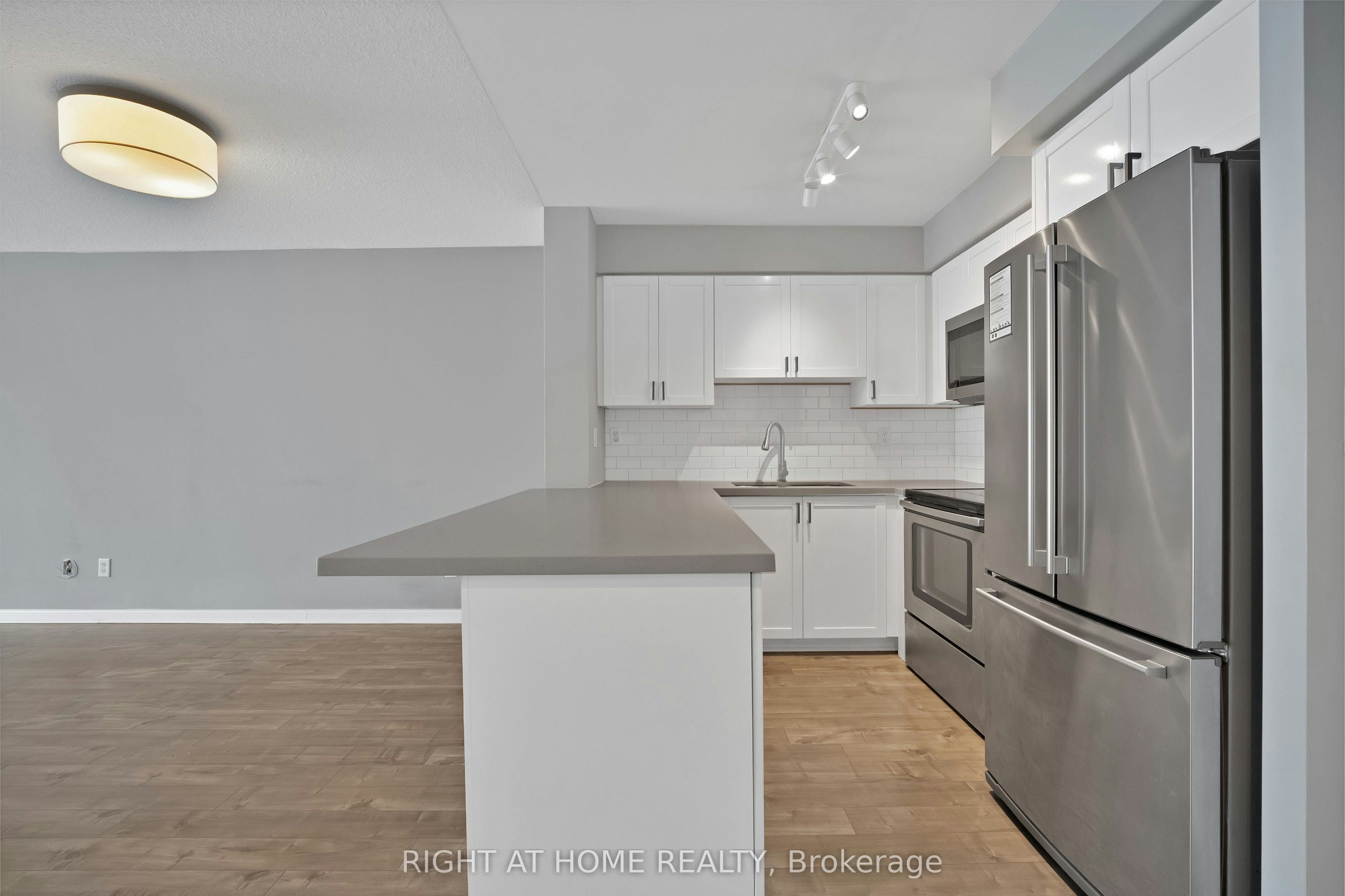 406-18 Stafford Street, Toronto, ON, M5V 3W4 - 4