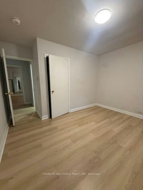 2 Yewfield Crescent, Toronto, ON, M3B 2Y5 - 8