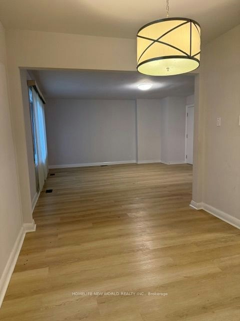 2 Yewfield Crescent, Toronto, ON, M3B 2Y5 - 3