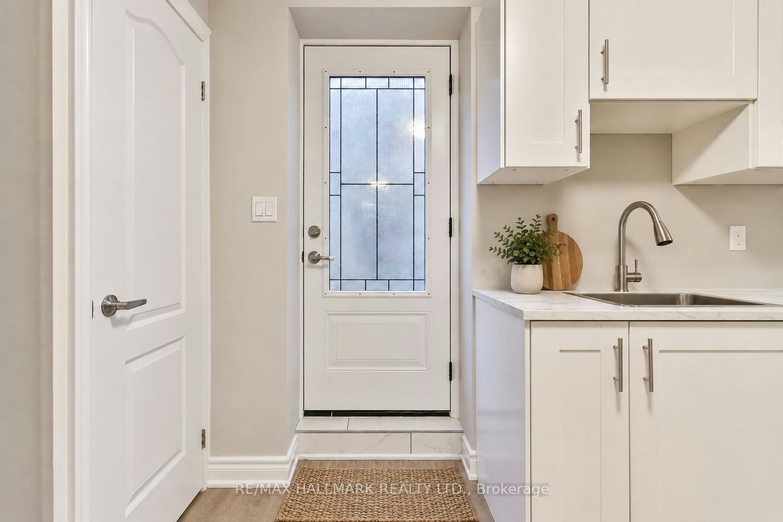 Lower-18 Aldenham Crescent, Toronto, ON, M3A 1S2 - 3