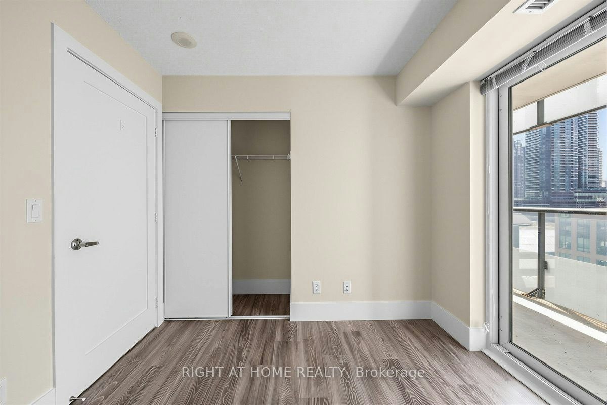 1204-300 Front Street W, Toronto, ON, M5V 0E9 - 17