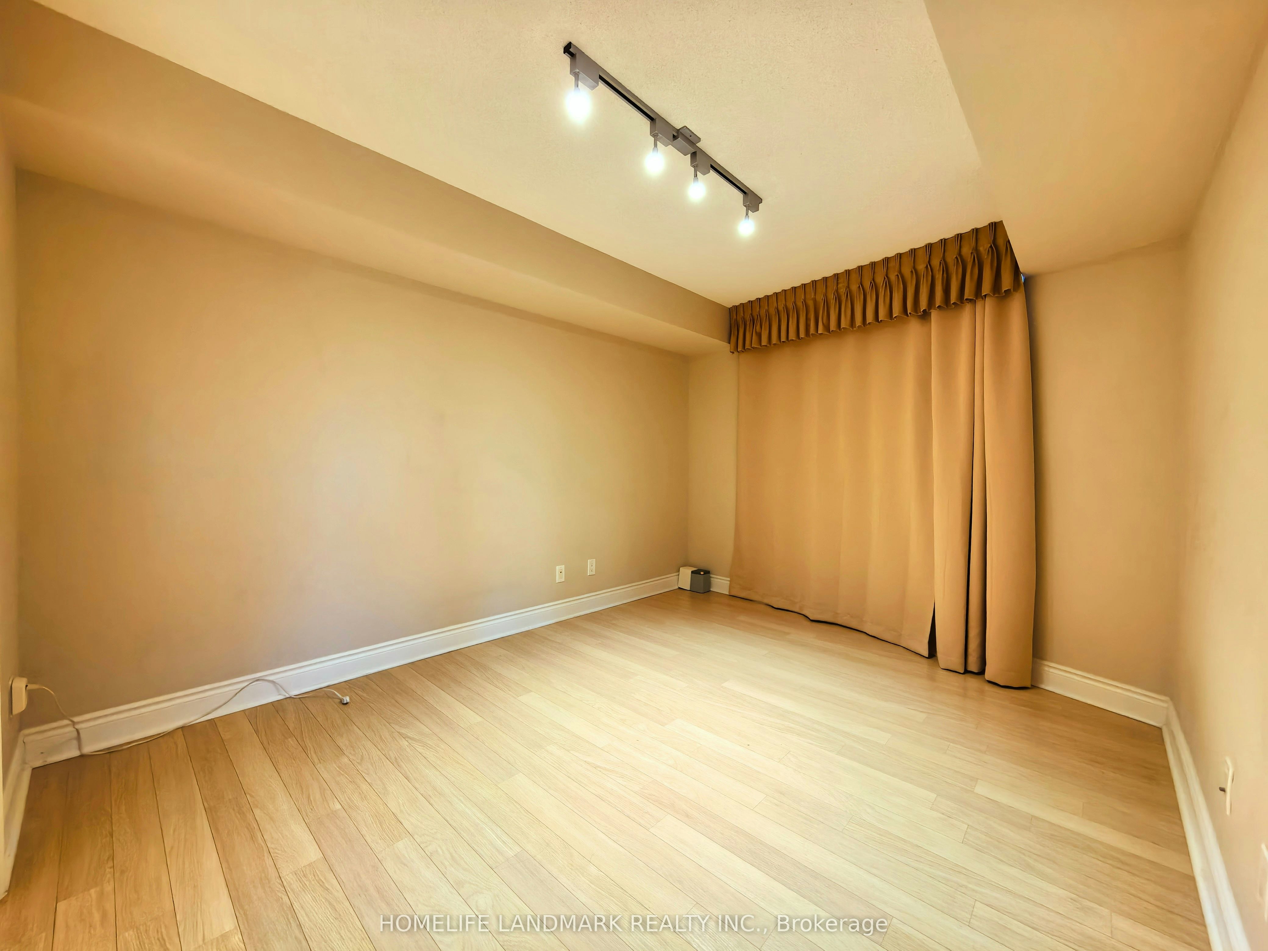 406-15 Greenview Avenue, Toronto, ON, M2M 4M7 - 9