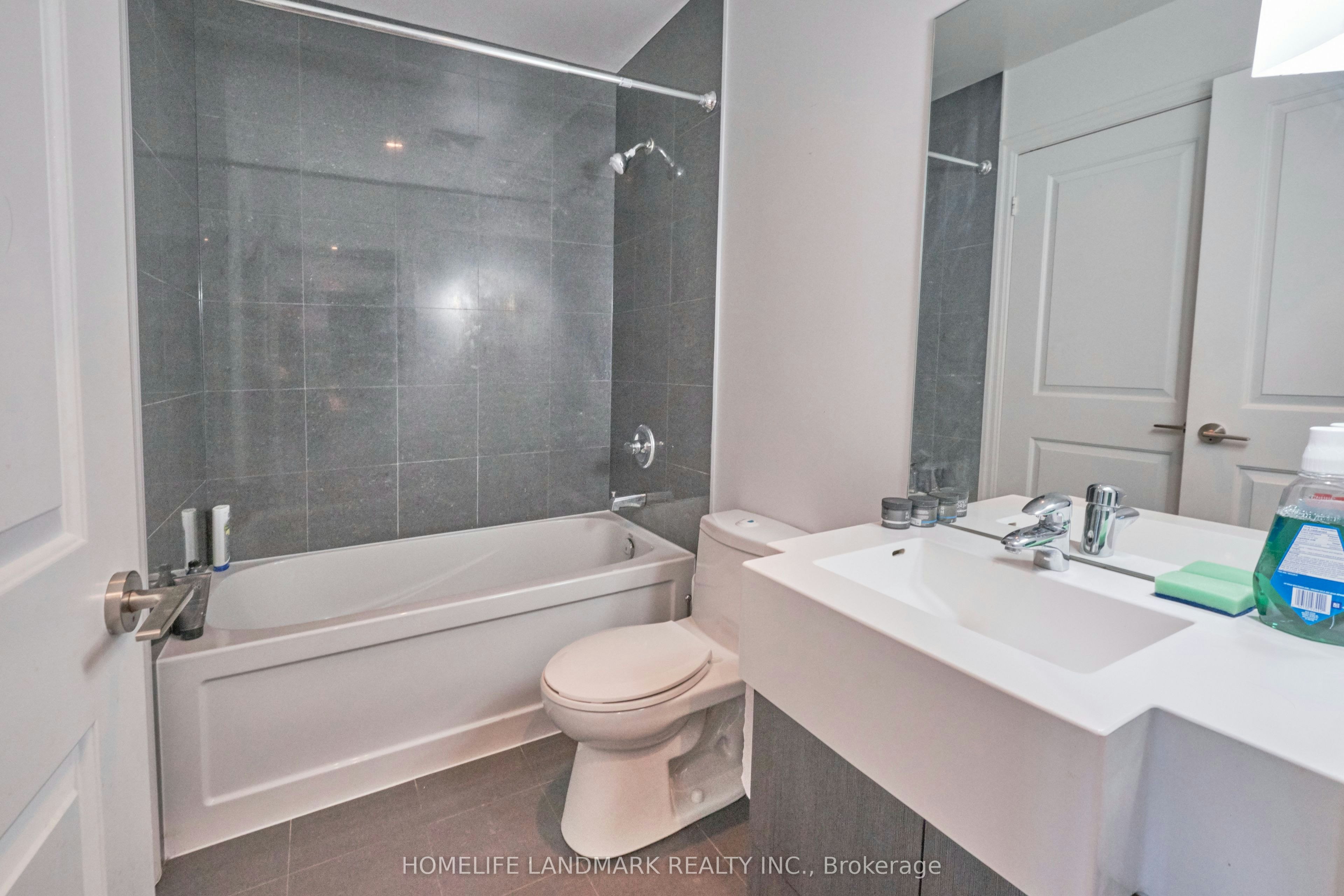 2910-8 The Esplanade N/A, Toronto, ON, M5E 0A6 - 8