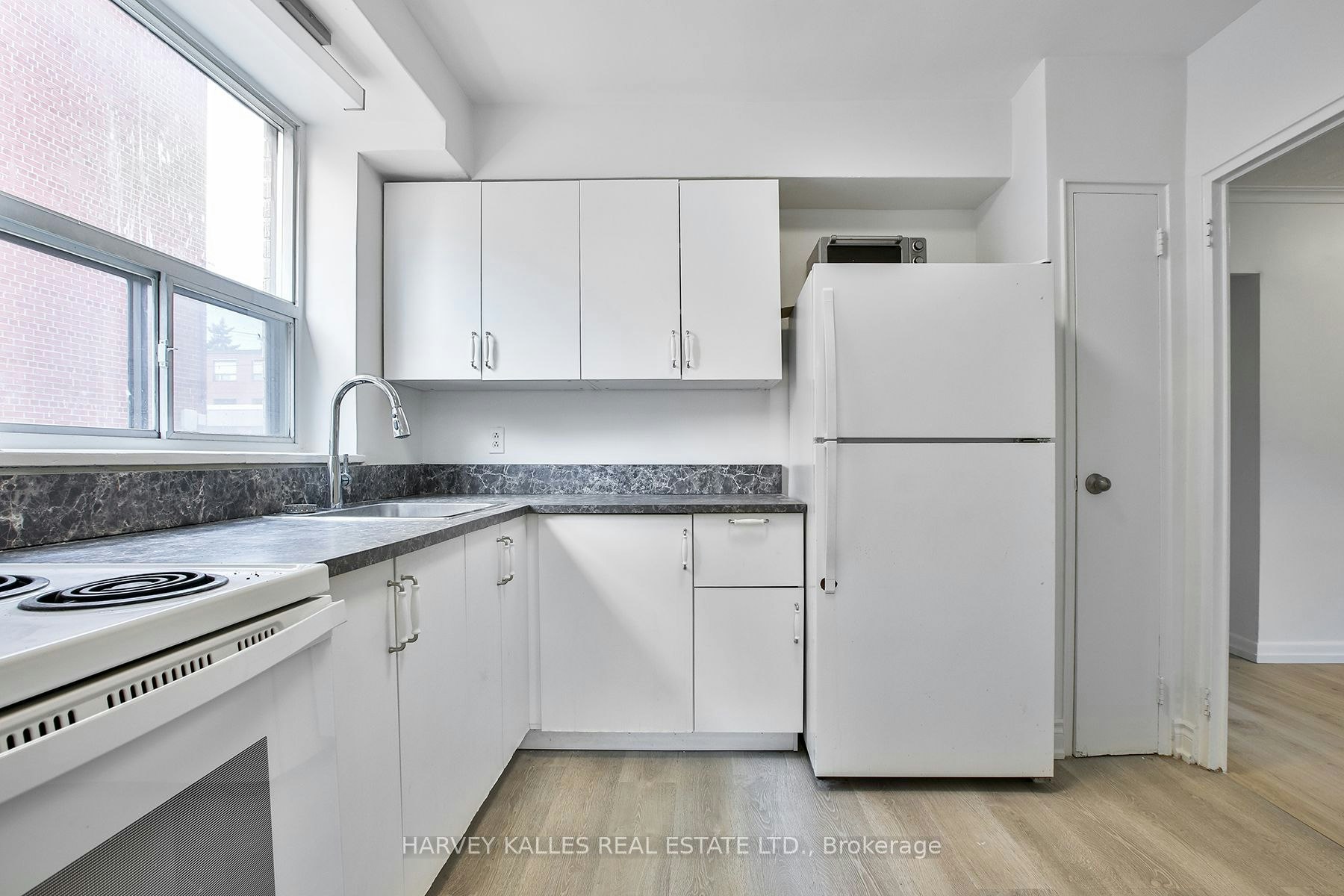2-28 Fraserwood Avenue, Toronto, ON, M6B 2N5 - 16