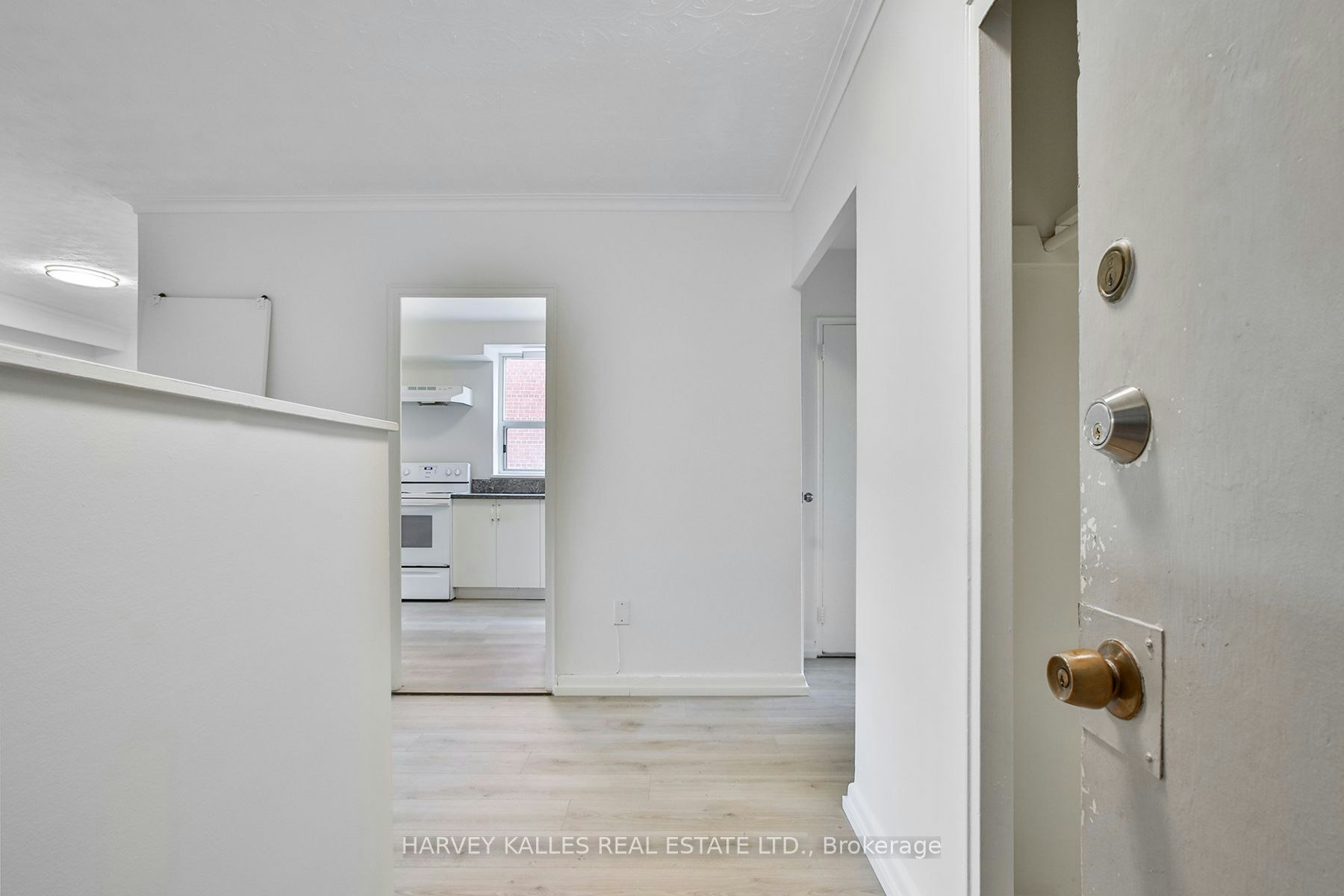 2-28 Fraserwood Avenue, Toronto, ON, M6B 2N5 - 7