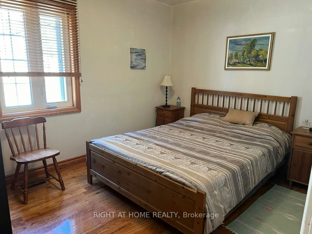 Main Floor-15 Lynnhaven Road, Toronto, ON, M6A 2K7 - 4