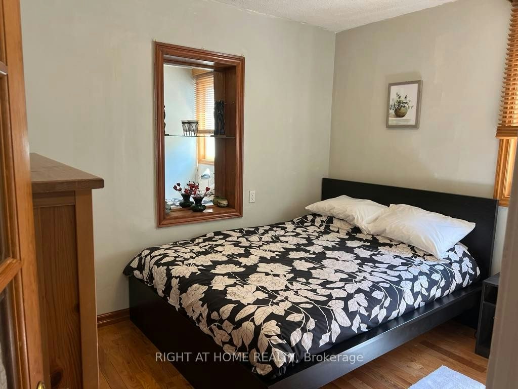 Main Floor-15 Lynnhaven Road, Toronto, ON, M6A 2K7 - 5
