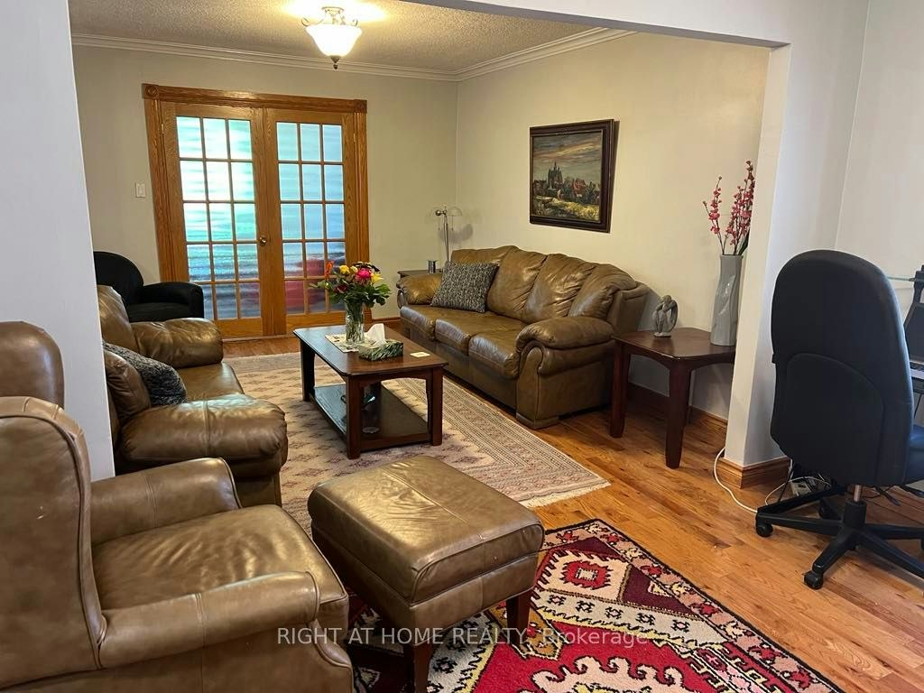 Main Floor-15 Lynnhaven Road, Toronto, ON, M6A 2K7 - 3