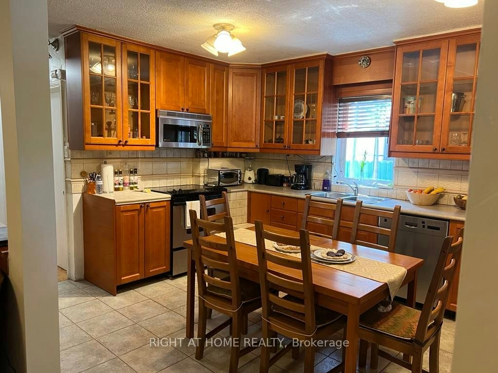 Main Floor-15 Lynnhaven Road, Toronto, ON, M6A 2K7 - 7