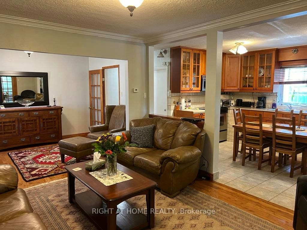 Main Floor-15 Lynnhaven Road, Toronto, ON, M6A 2K7 - 6