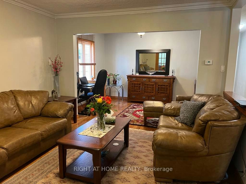 Main Floor-15 Lynnhaven Road, Toronto, ON, M6A 2K7 - 8