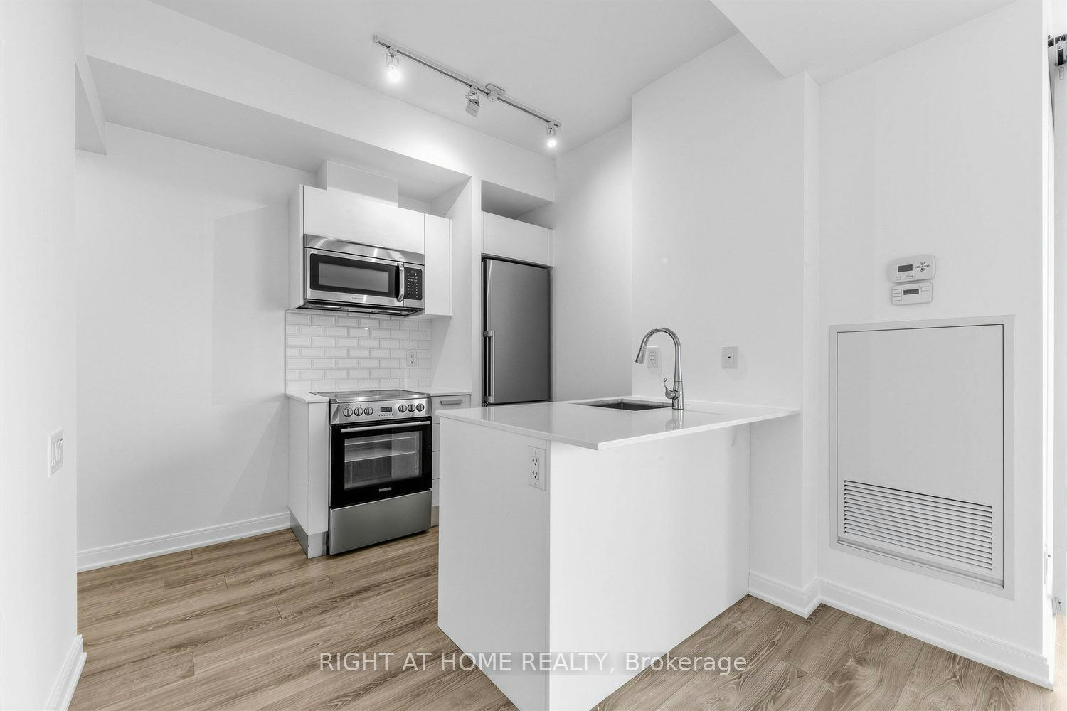 3408-42 Charles Street E, Toronto, ON, M4Y 0B7 - 6