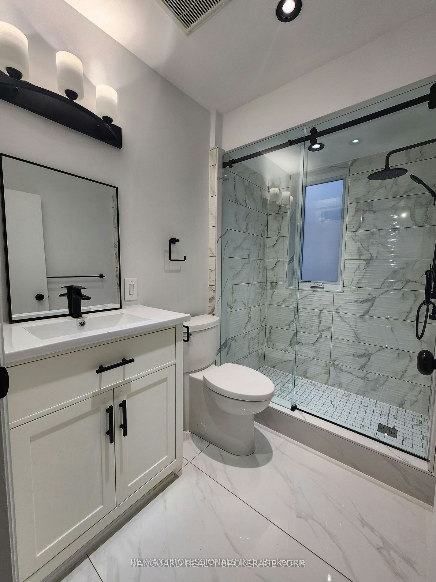 2nd Floor-232 Montrose Avenue, Toronto, ON, M6G 3G7 - 8