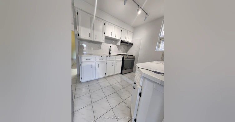 2nd Floor-232 Montrose Avenue, Toronto, ON, M6G 3G7 - 7
