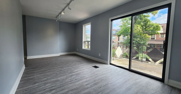 2nd Floor-232 Montrose Avenue, Toronto, ON, M6G 3G7 - 3