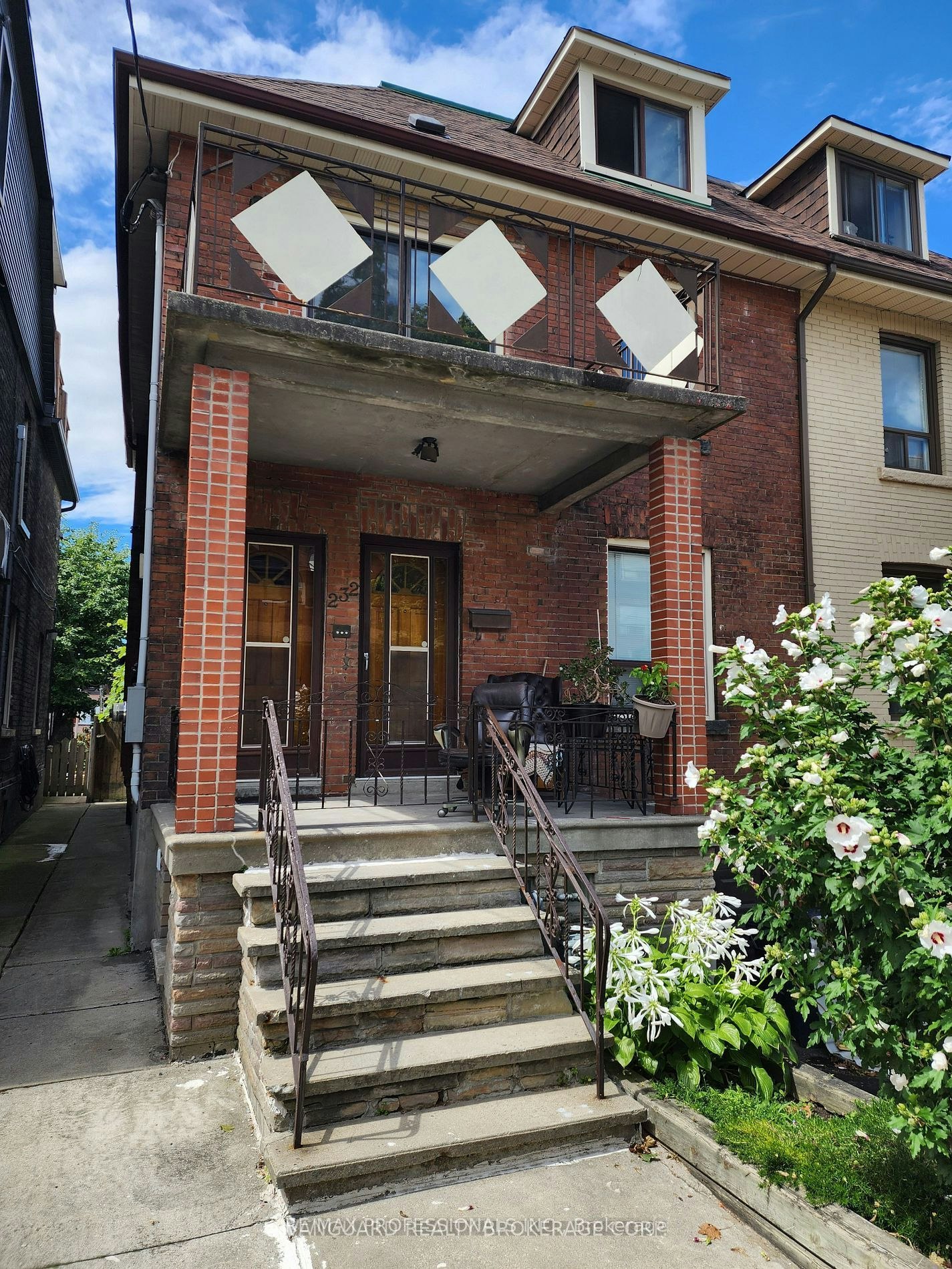 2nd Floor-232 Montrose Avenue, Toronto, ON, M6G 3G7