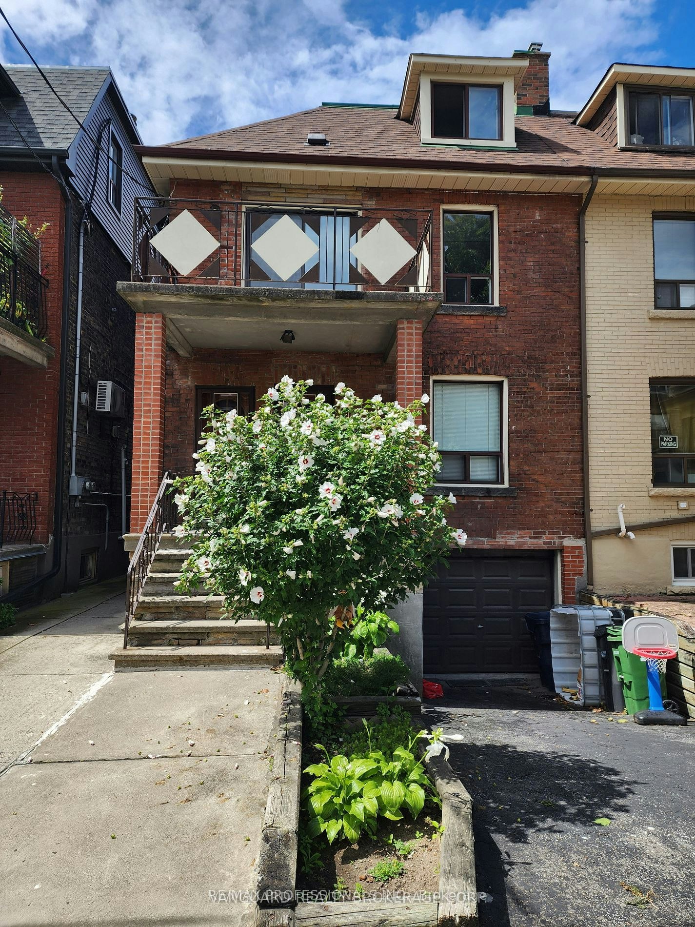 2nd Floor-232 Montrose Avenue, Toronto, ON, M6G 3G7 - 2