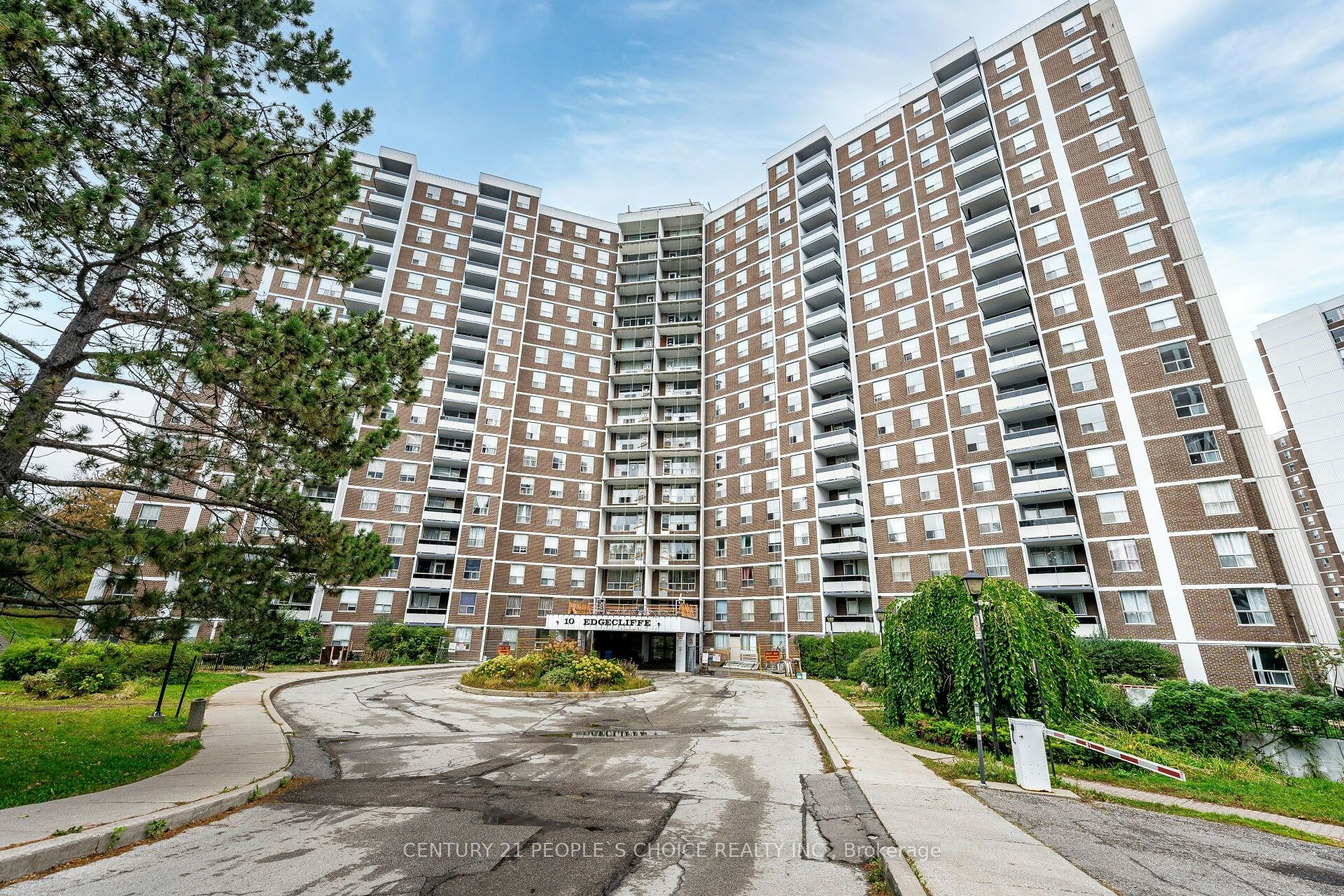 809-10 Edgecliffe Golfway, Toronto, ON, M3C 3A3