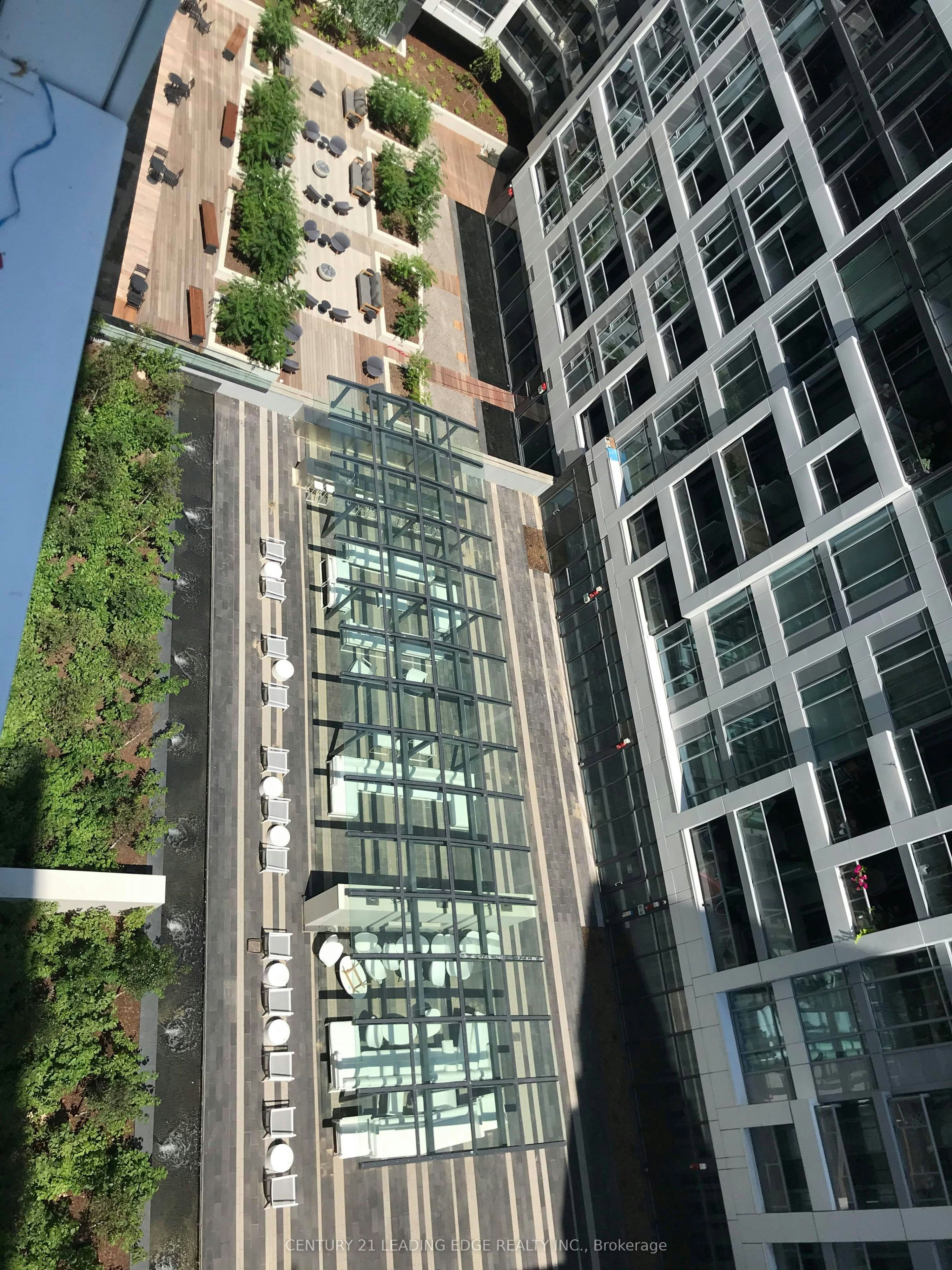1116W-27 Bathurst Street, Toronto, ON, M5V 2P1 - 17