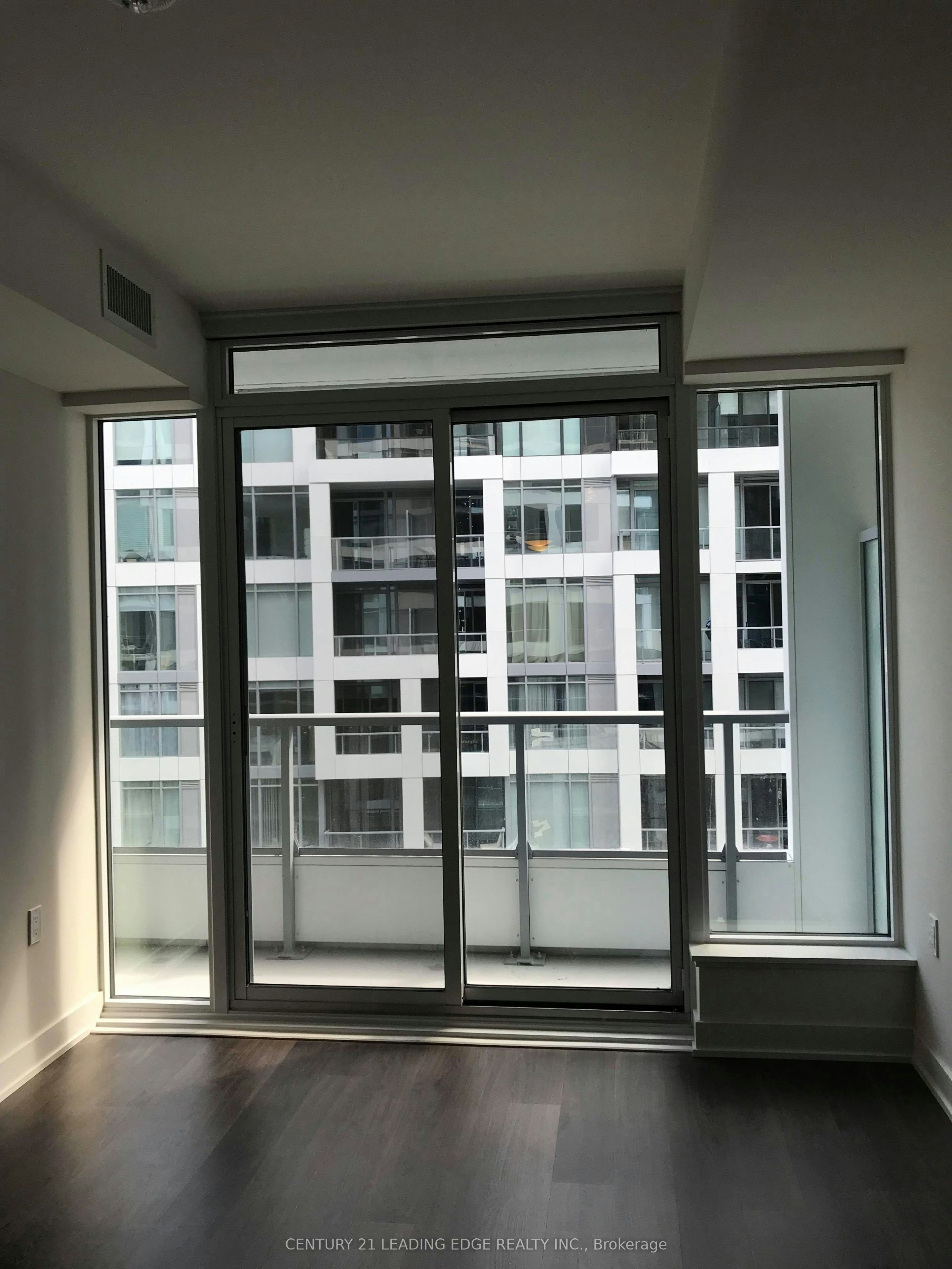 1116W-27 Bathurst Street, Toronto, ON, M5V 2P1 - 18