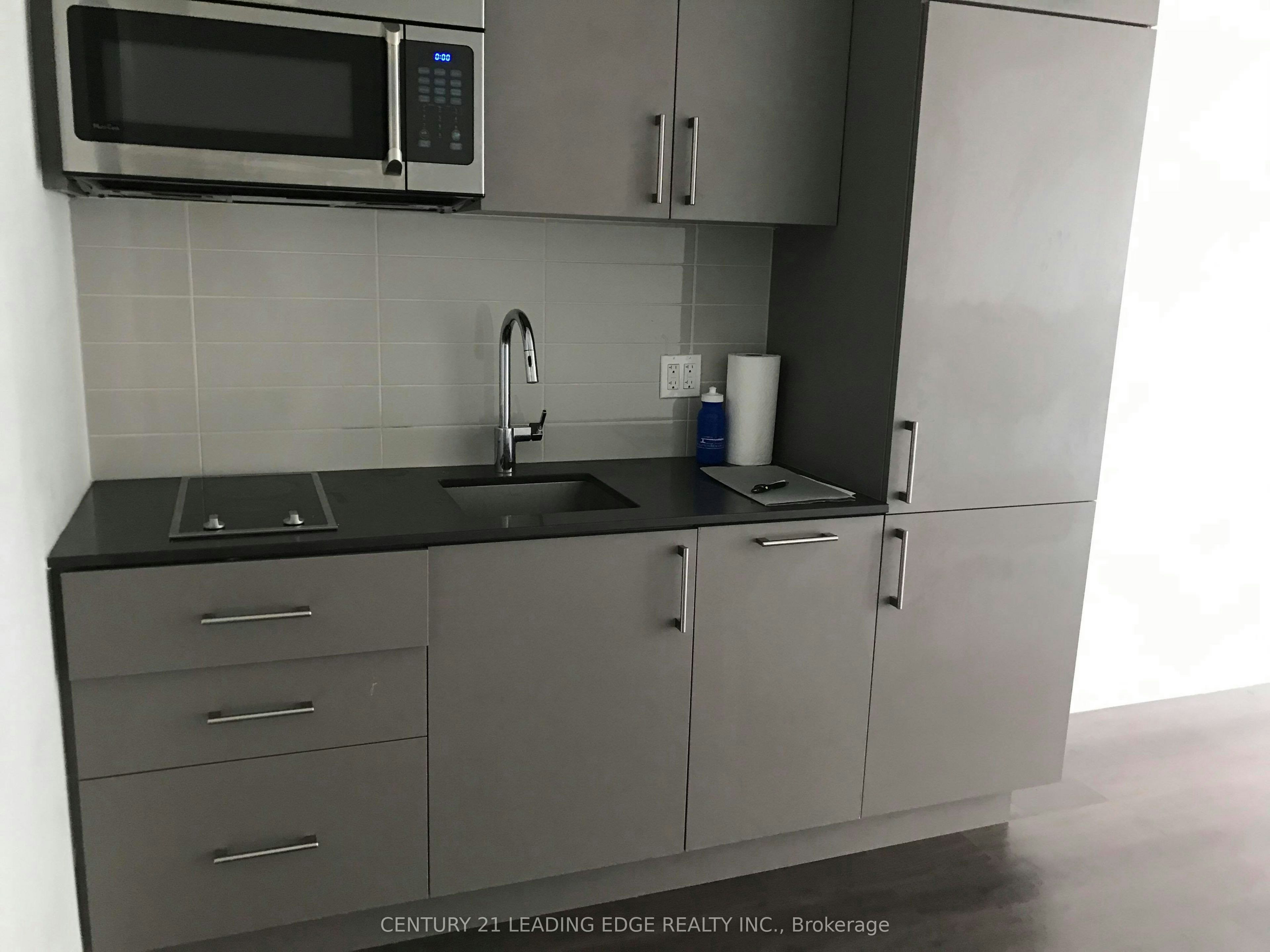1116W-27 Bathurst Street, Toronto, ON, M5V 2P1 - 2