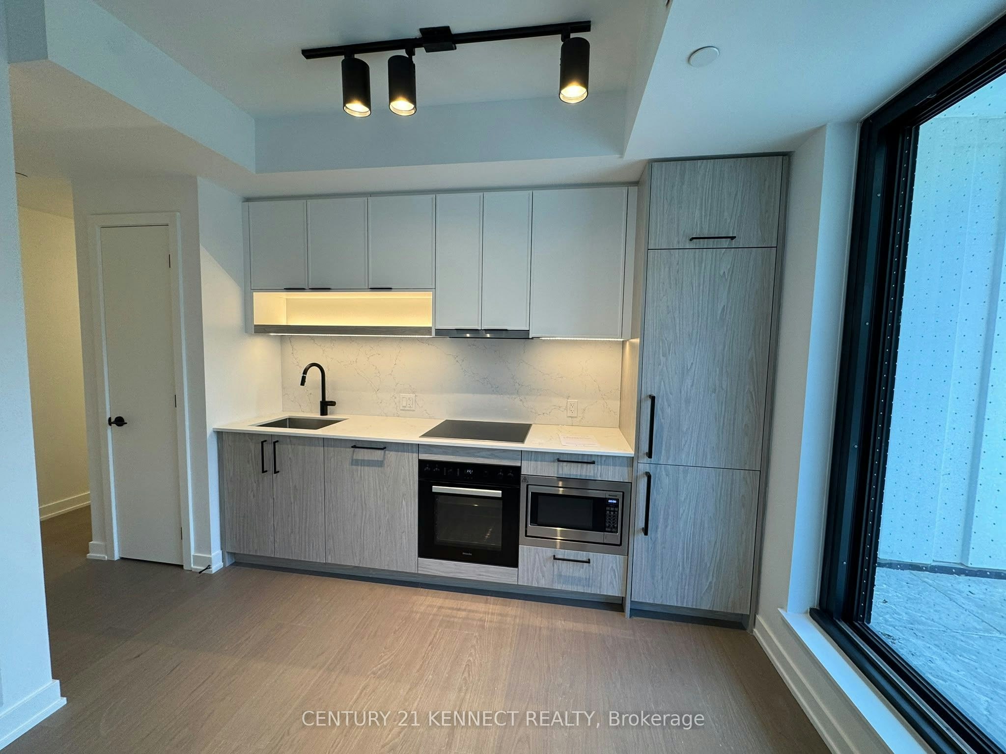 527-91 Montclair Avenue, Toronto, ON, M5P 0B1 - 7