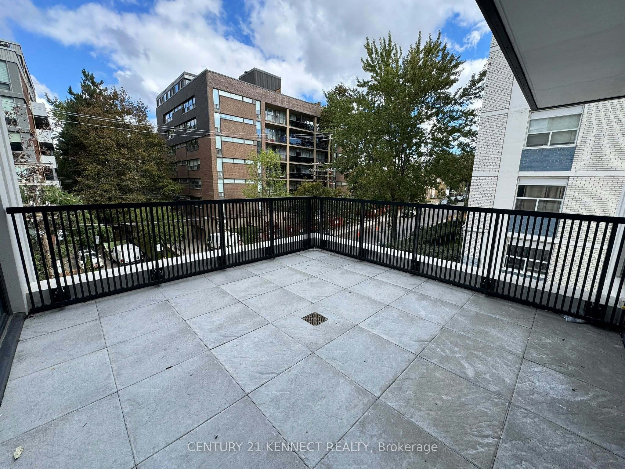 527-91 Montclair Avenue, Toronto, ON, M5P 0B1 - 17